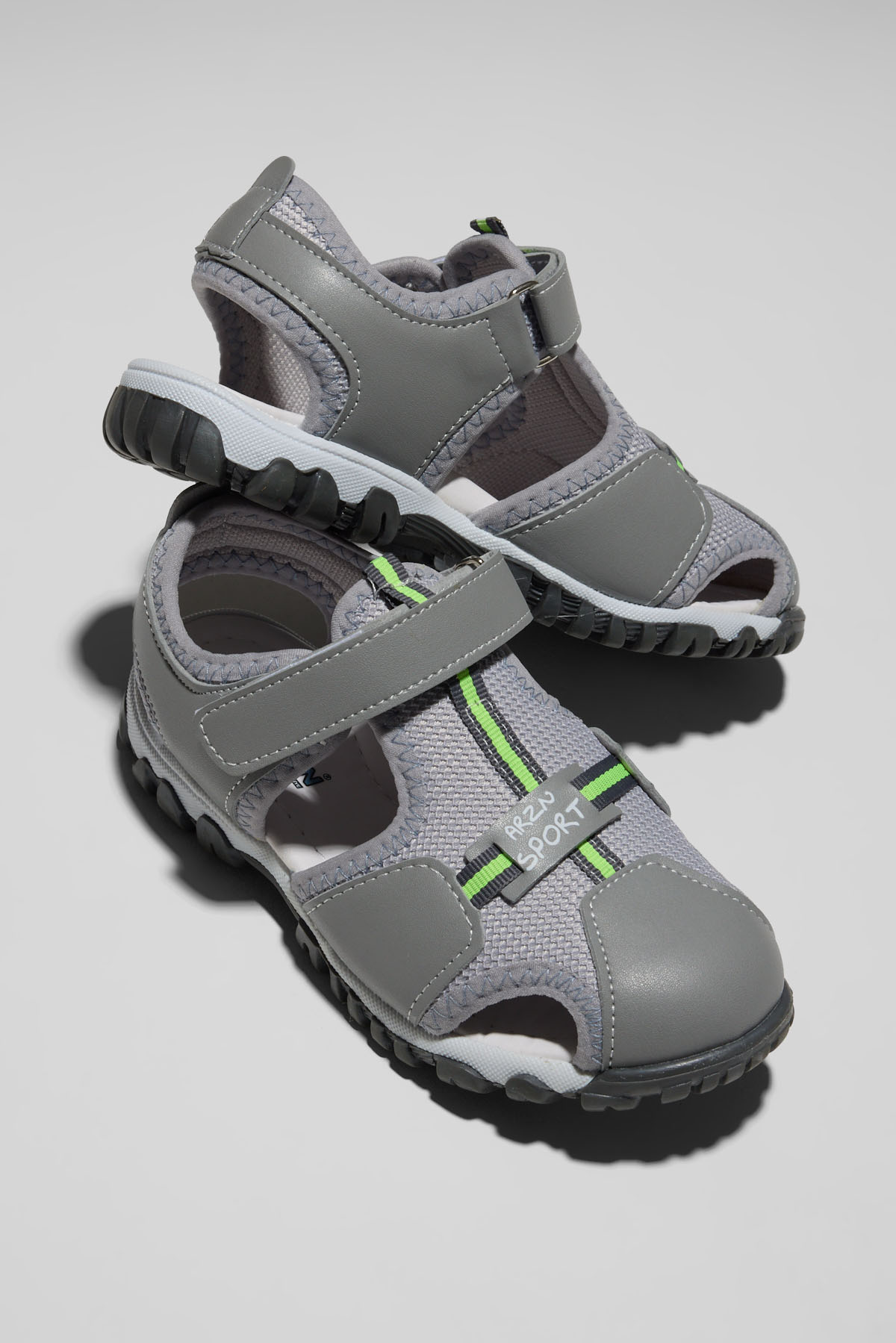 Çocuk Unisex Açık Gri Çoçuk Cırtlı Rahat Kalıp Sandalet