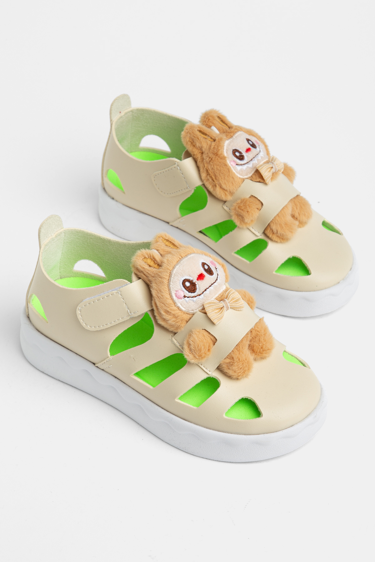 Çocuk Unisex Bej Hafif Taban Ayıcık Detaylı Cırtlı Sandalet