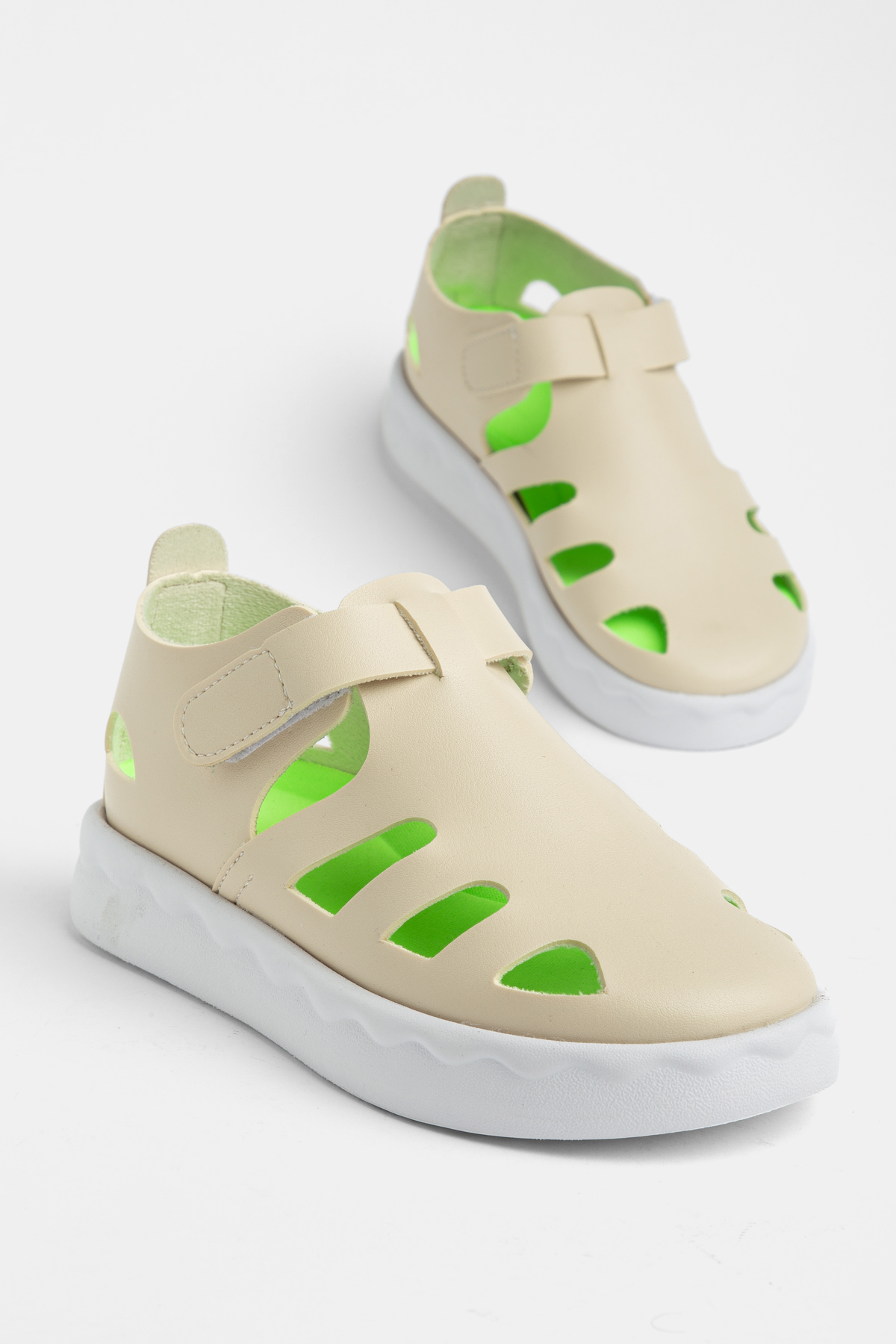 Çocuk Unisex Bej Hafif Tabanlı Rahat Cırtlı Sandalet