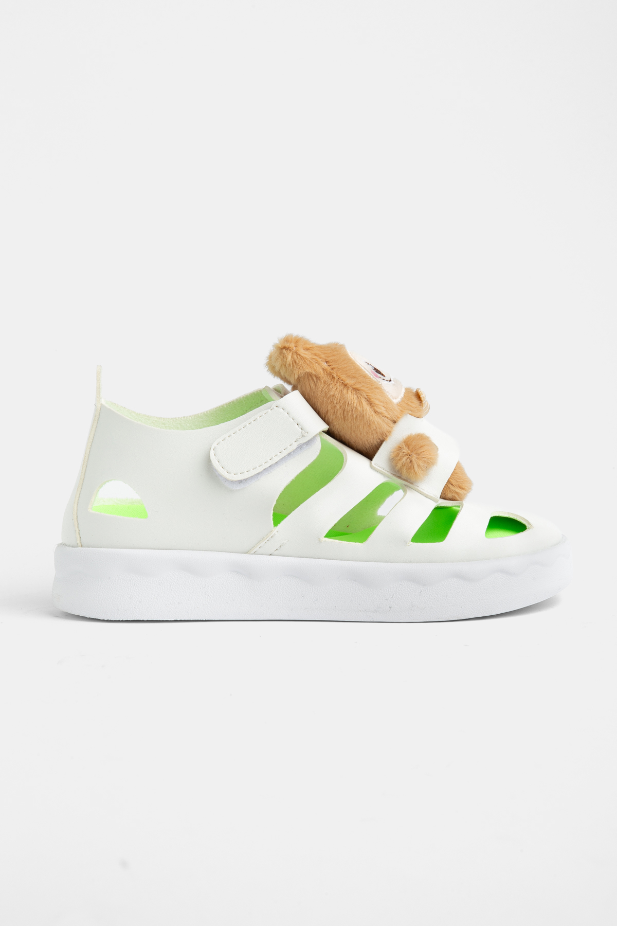 Çocuk Unisex Beyaz Hafif Taban Ayıcık Detaylı Cırtlı Sandalet