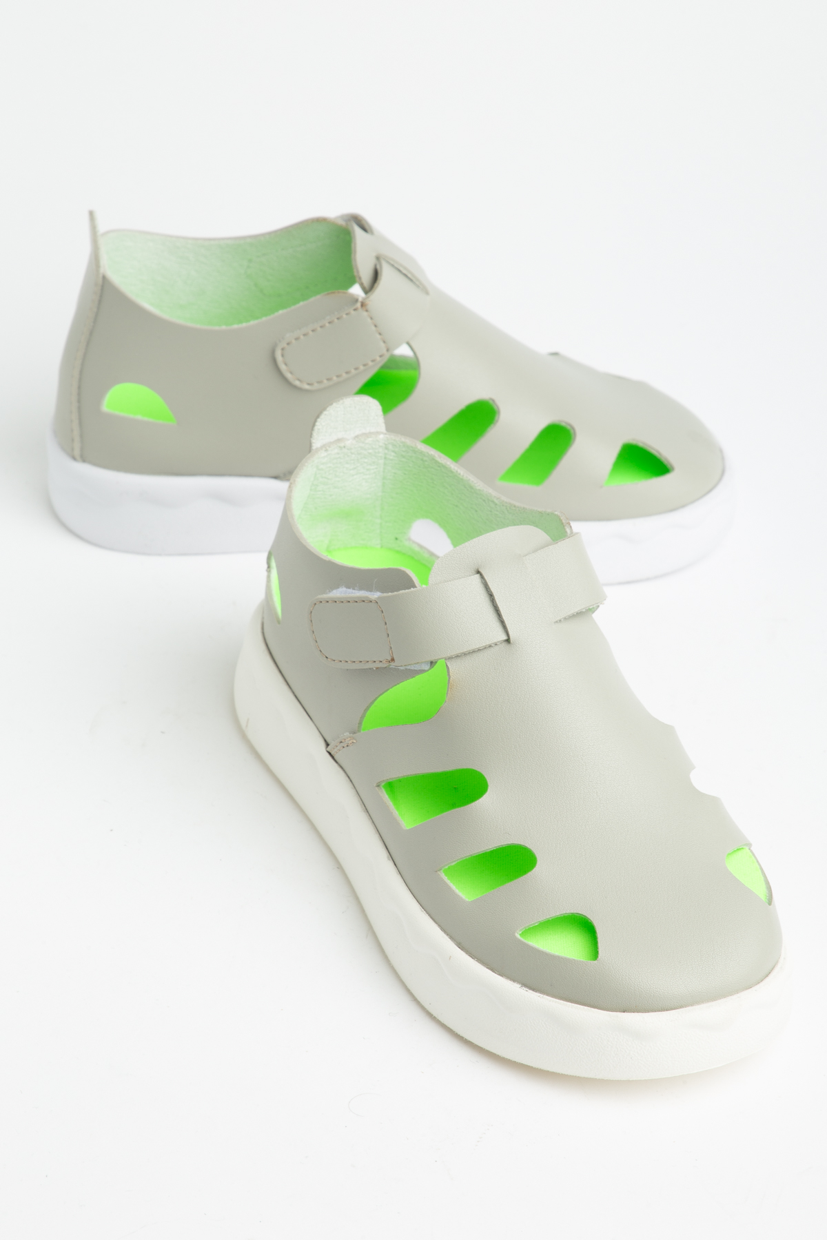 Çocuk Unisex Gri Hafif Tabanlı Rahat Cırtlı Sandalet