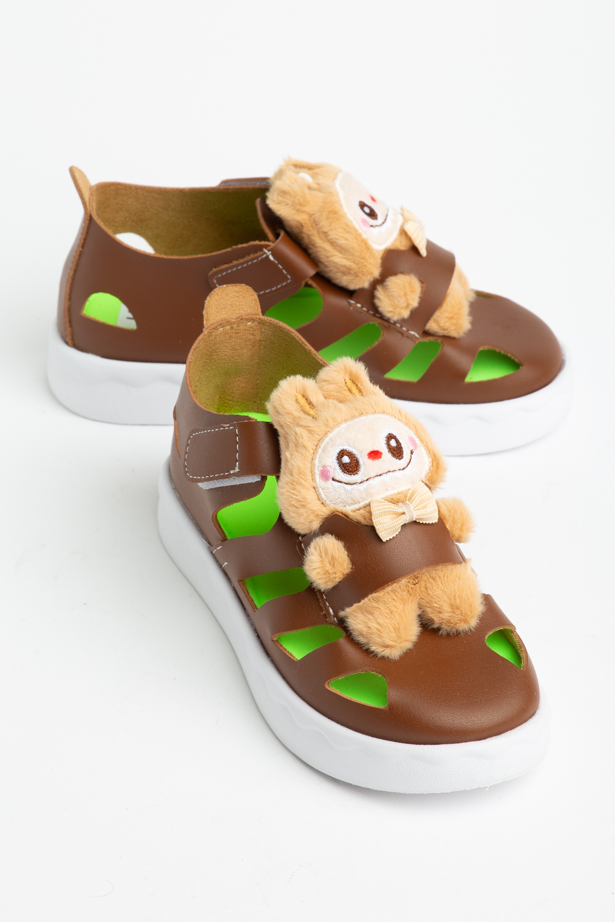 Çocuk Unisex Kahve Hafif Taban Ayıcık Detaylı Cırtlı Sandalet
