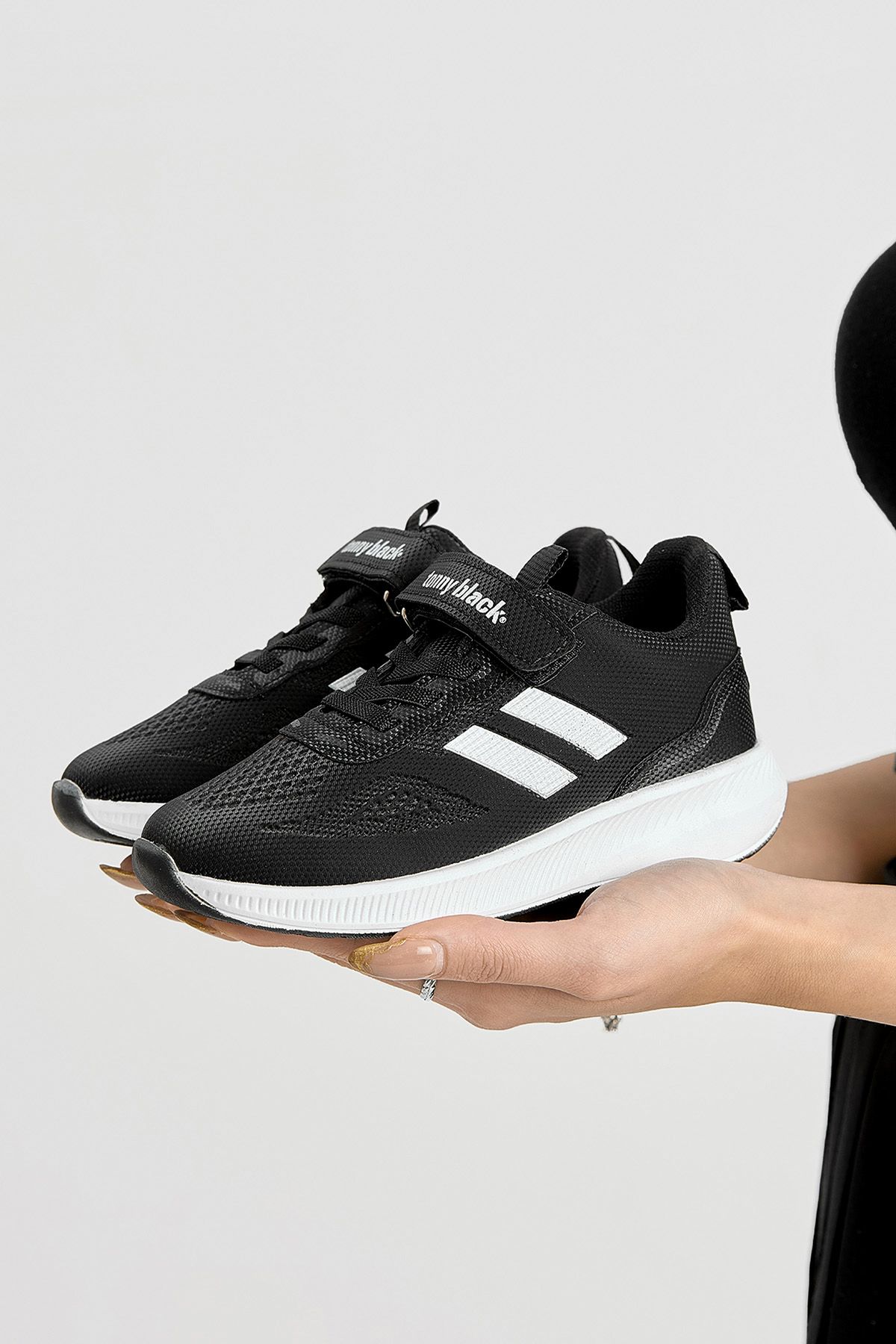 Çocuk Unisex Siyah Beyaz Eva Taban Yanı Şeritli File Detaylı Cırtlı Spor Ayakkabı