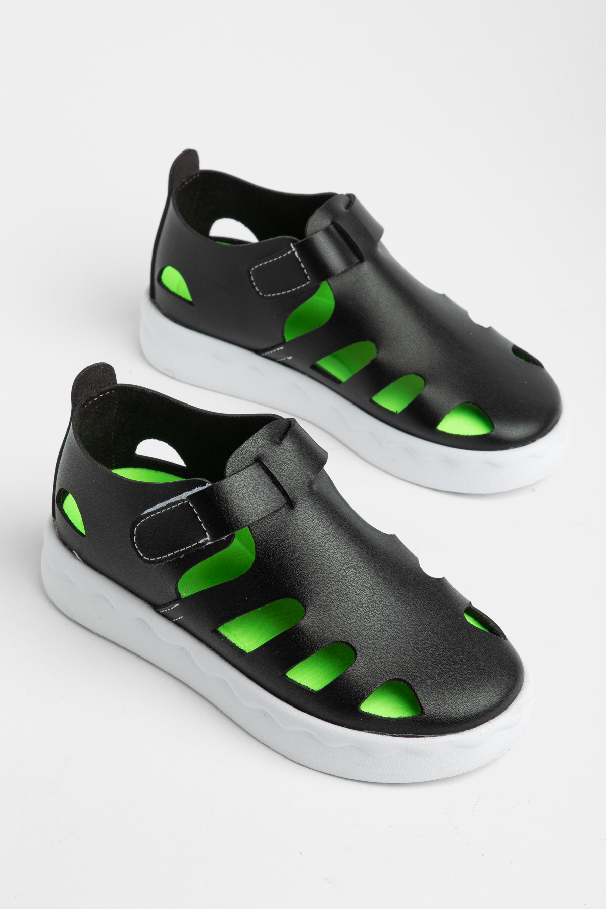 Çocuk Unisex Siyah Hafif Tabanlı Rahat Cırtlı Sandalet