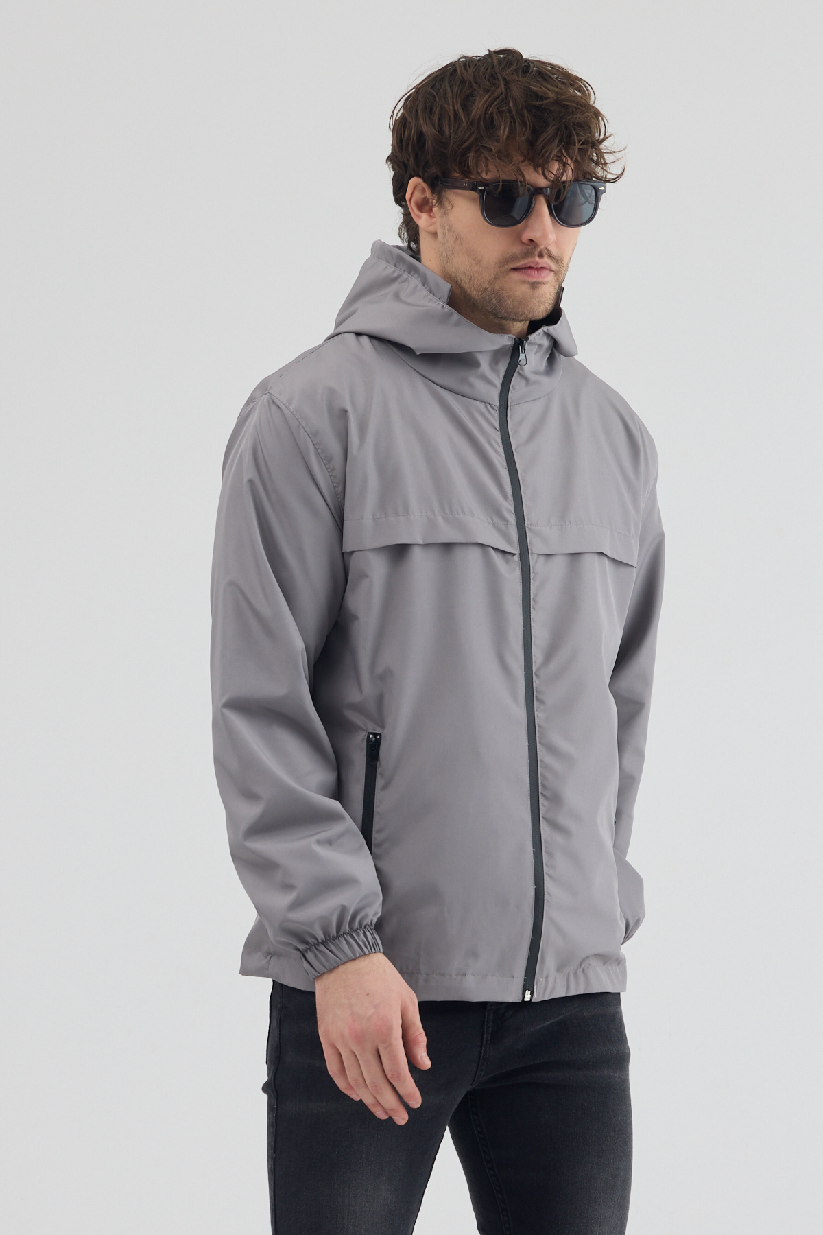 Erkek Gri Rüzgar ve Su Geçirmez Rahat Kalıp Yağmurluk