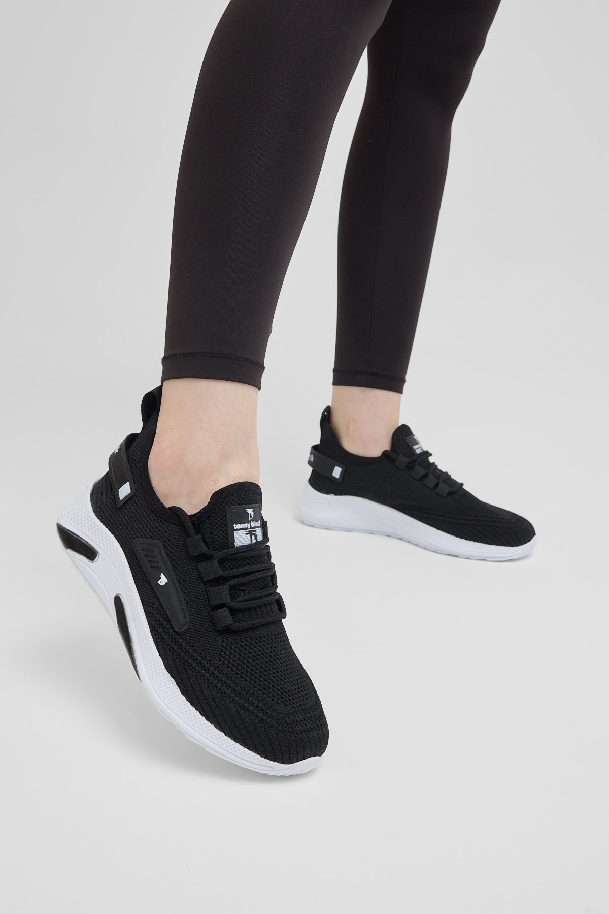 Erkek Siyah Beyaz Esnek Konforlu Rahat Kalıp Spor Ayakkabı