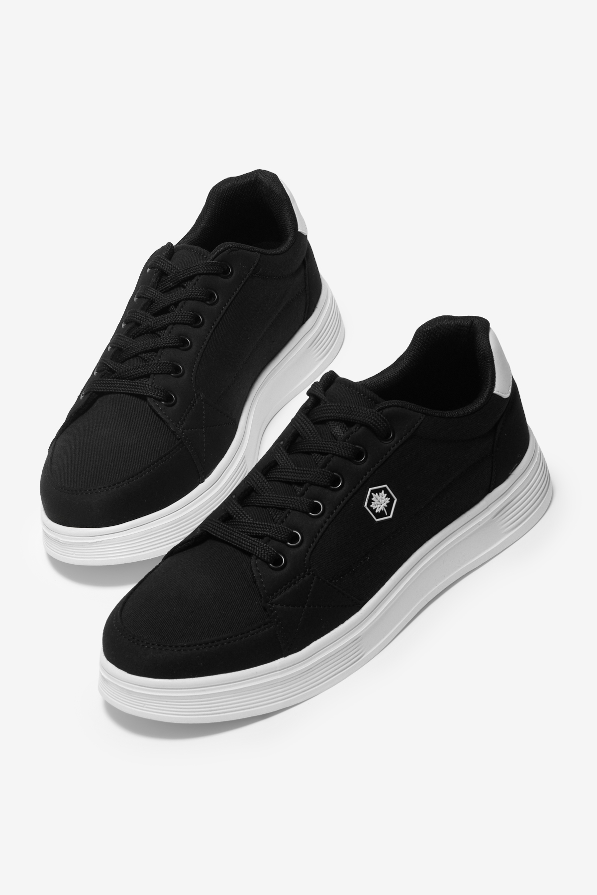 Erkek Siyah Beyaz Rahat Kalıp Faylon Taban Bağcıklı Spor Ayakkabı
