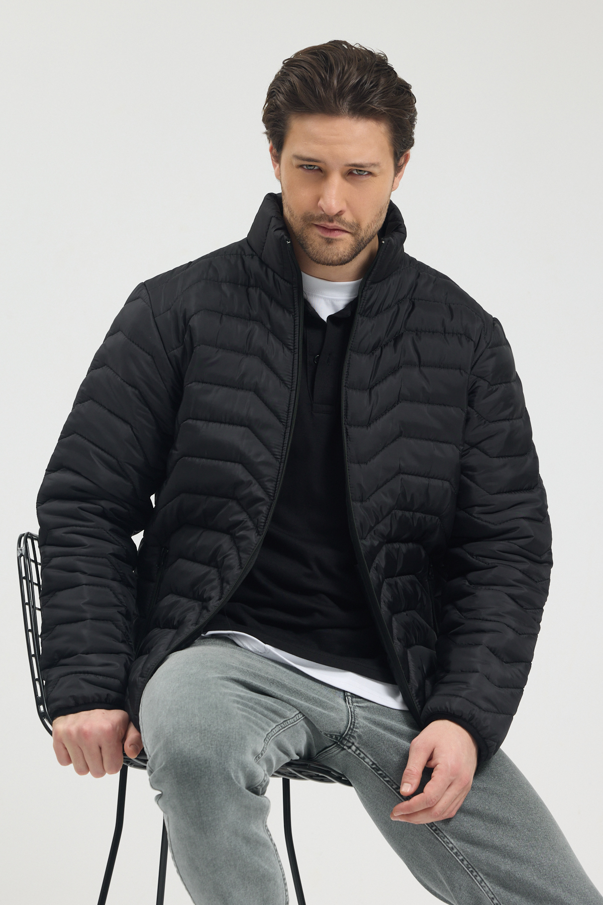 Erkek Siyah Su Ve Rüzgar Geçirmez Normal Kalıp Cepli Fermuarlı Erkek Mont