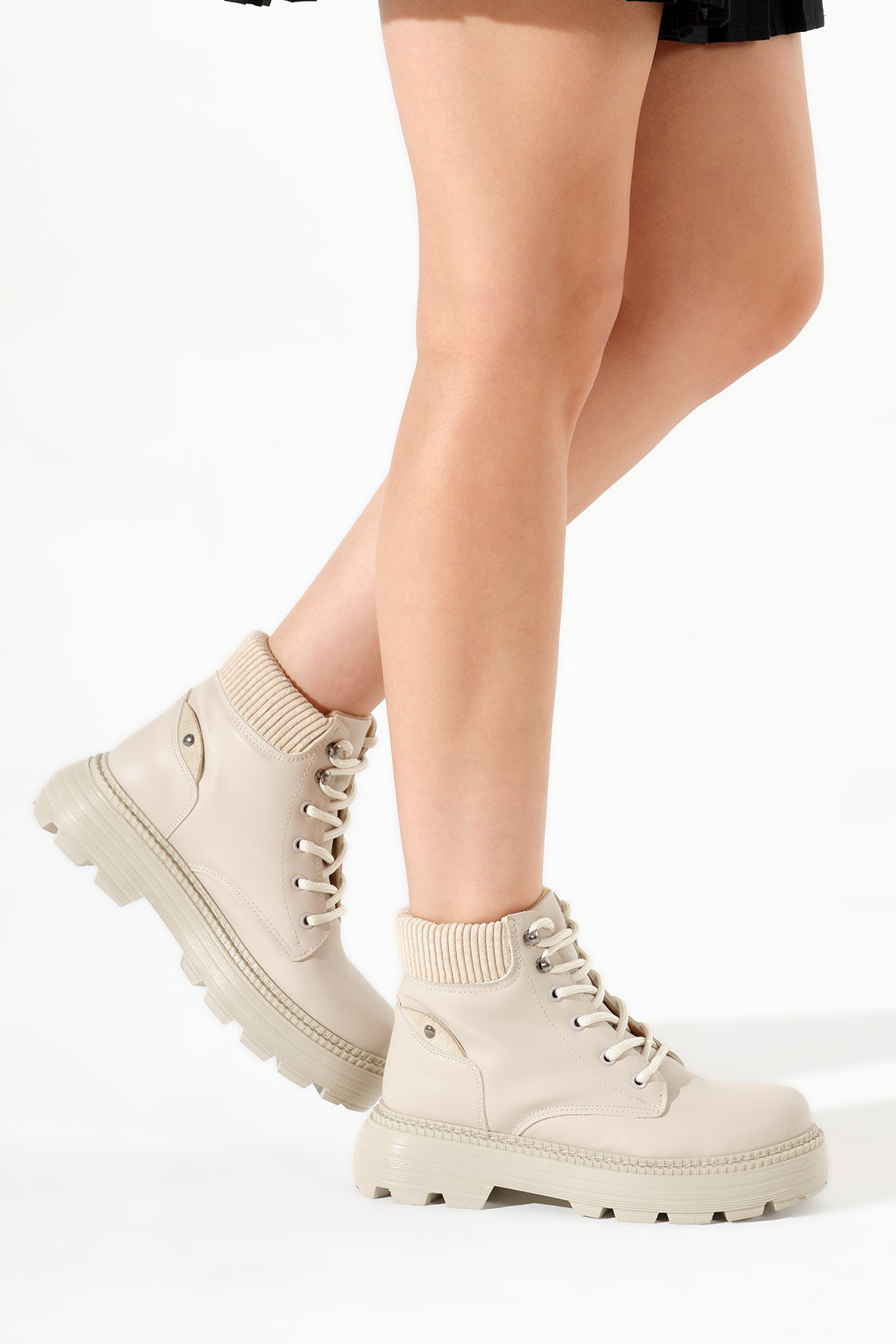 Kadın Bej Cilt Kalın Poli Taban Bileği Lastikli Bağcıklı Bot