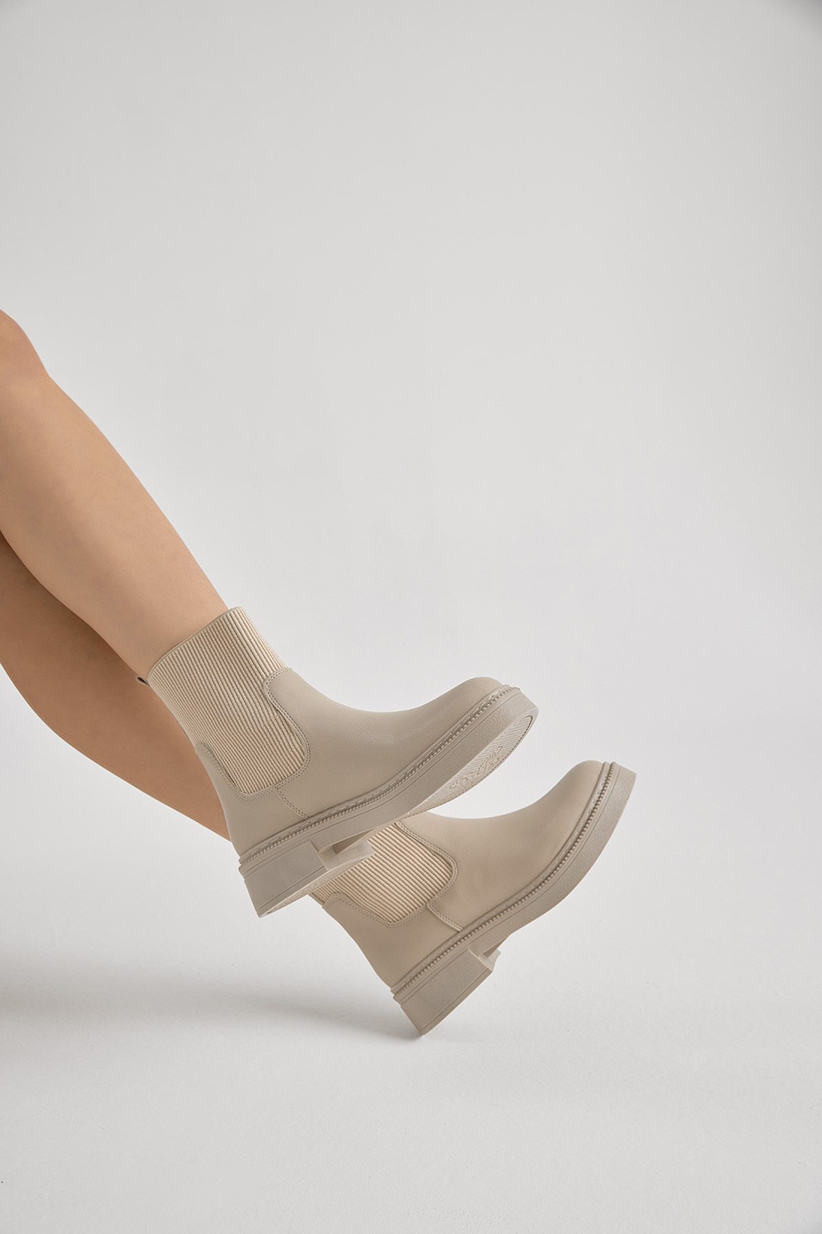 Kadın Bej Cilt Kalın Termo Taban Lastik Boğazlı Bot