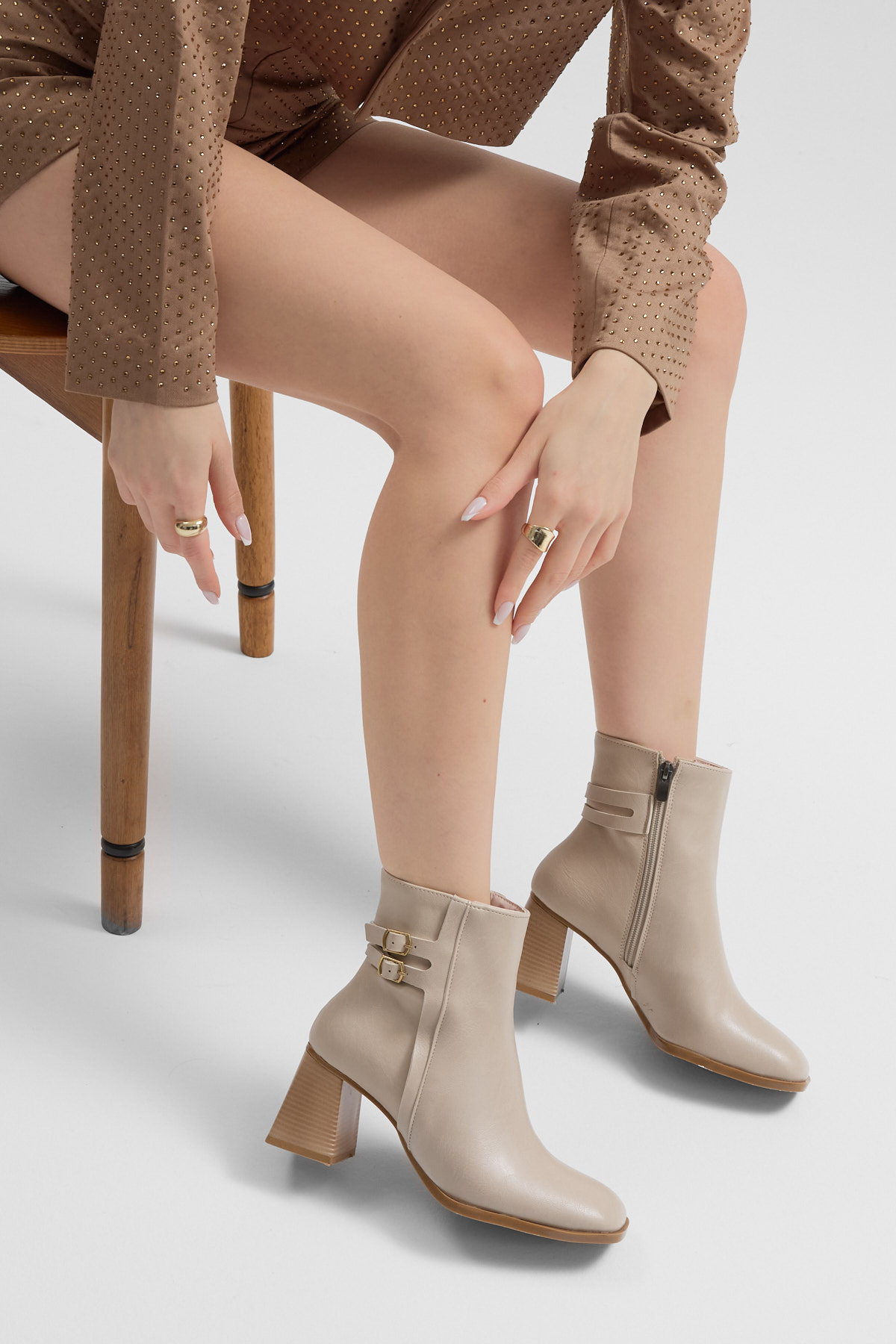 Kadın Bej Cilt TPU Taban Çift Tokalı Sivri Burunlu Fermuarlı Topuklu Bot