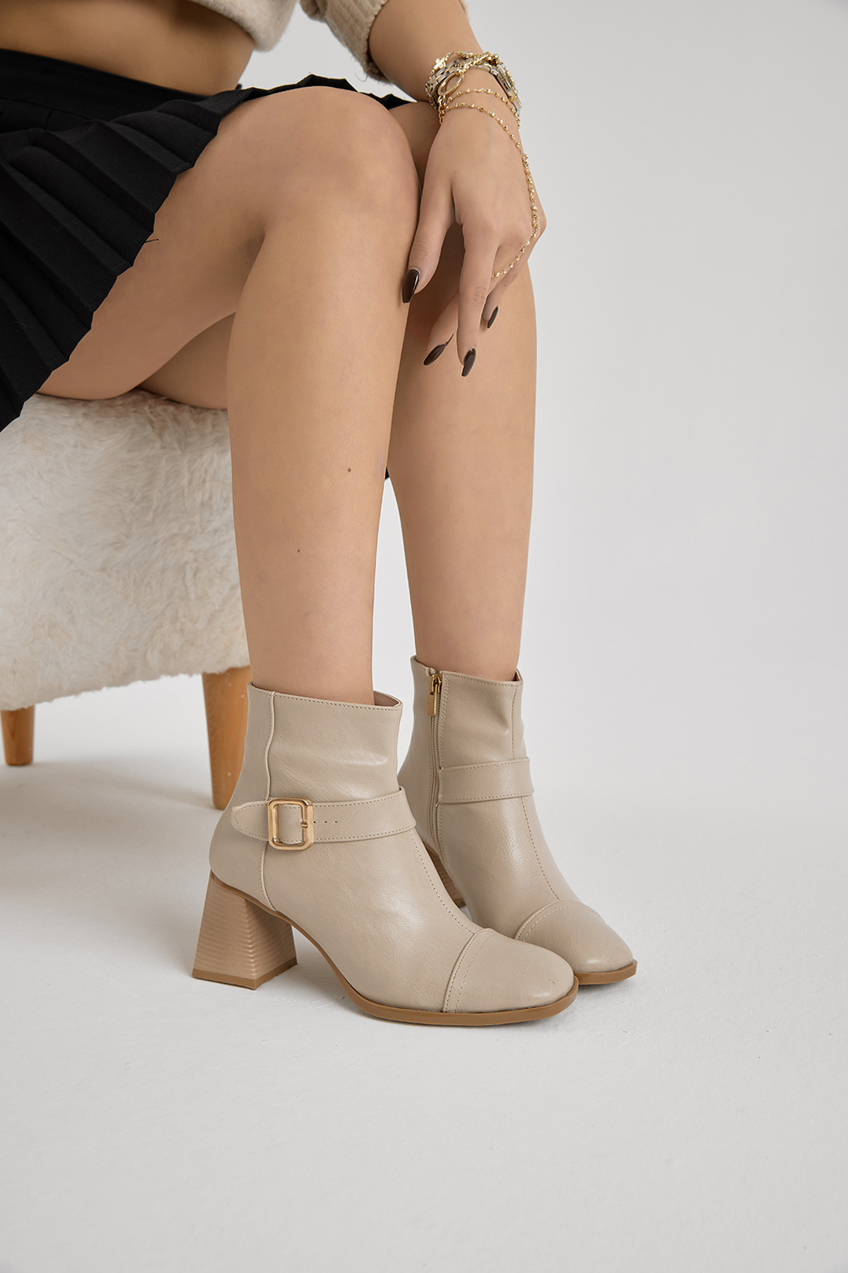 Kadın Bej Cilt TPU Taban Kemer Toka Detaylı Fermuarlı Topuklu Bot