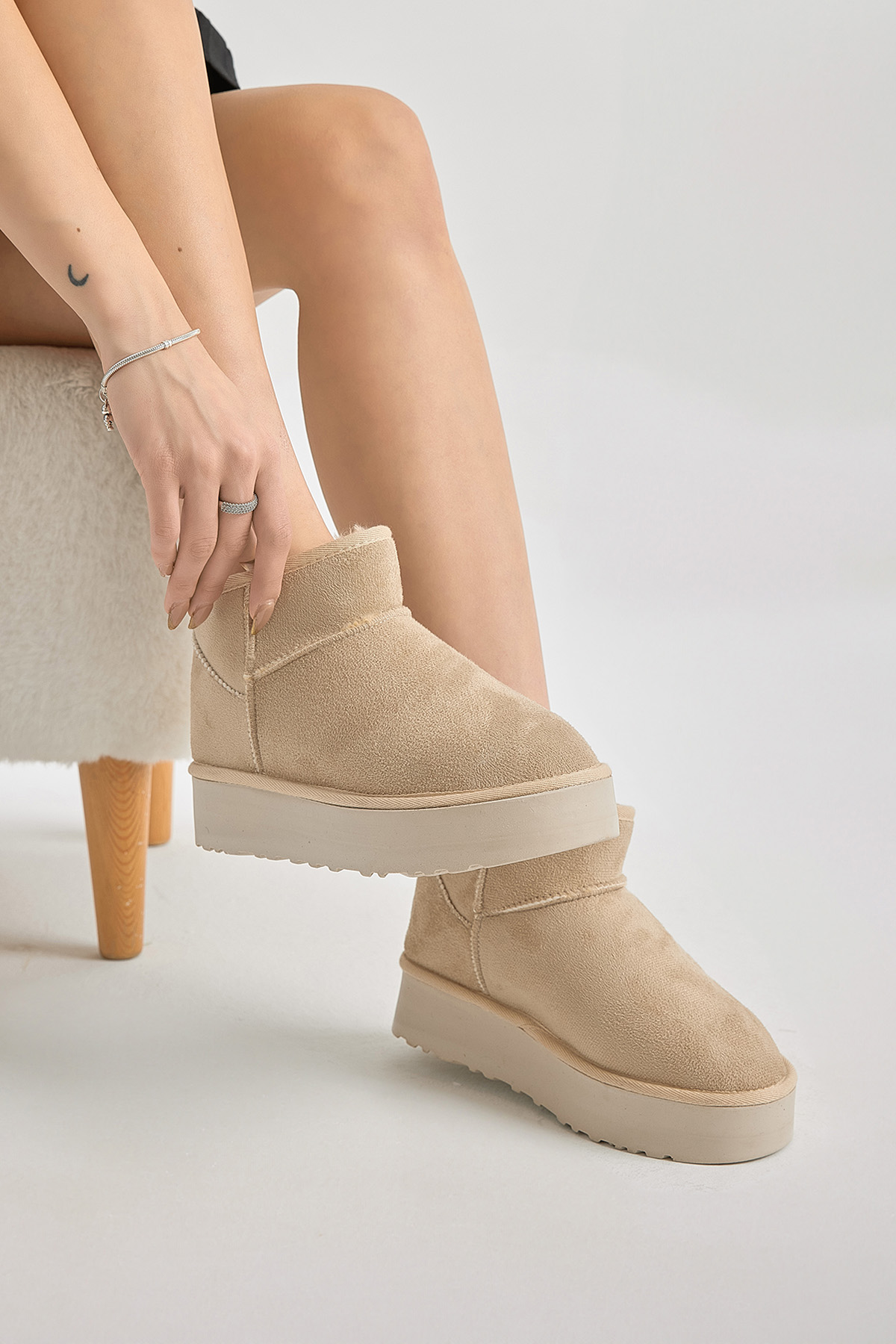 Kadın Bej Kalın Poli Taban İçi Kürklü Süet Görünümlü Bot