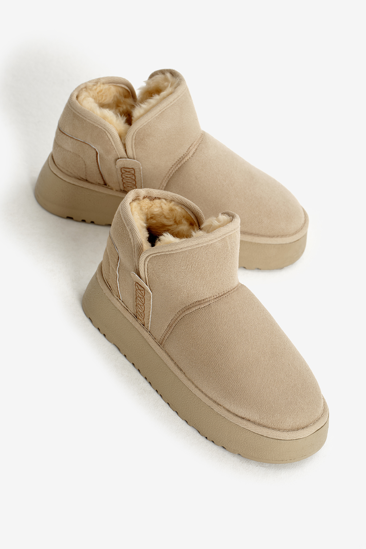 Kadın Bej Kalın Poli Taban Süet Görünümlü İçi Kürklü Günlük Kısa Bot