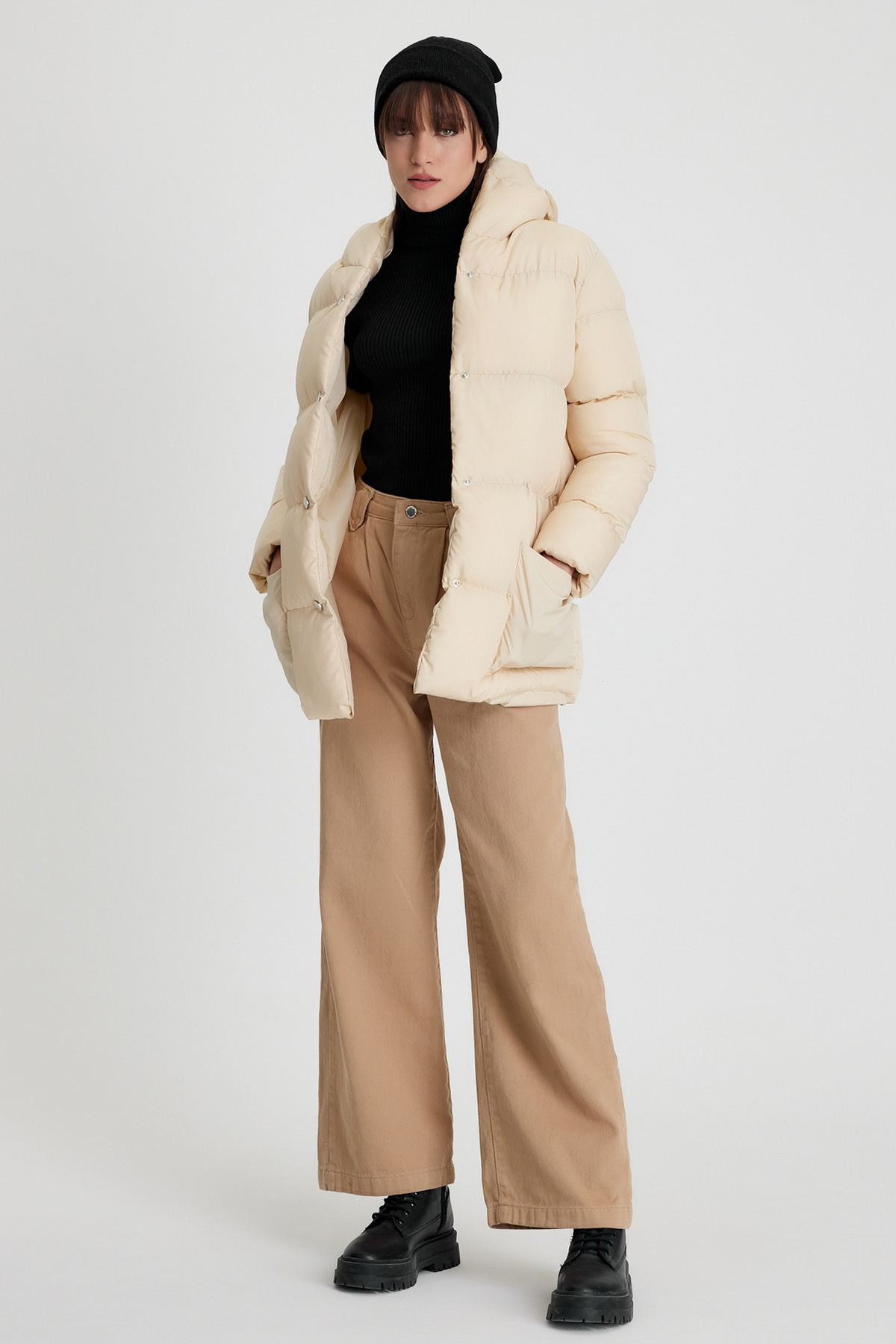 Kadın Bej Monica Normal Kesim Uzun Ön Düğme Dolumlu Su Geçirmez Kumaş Kapüşonlu Kaban