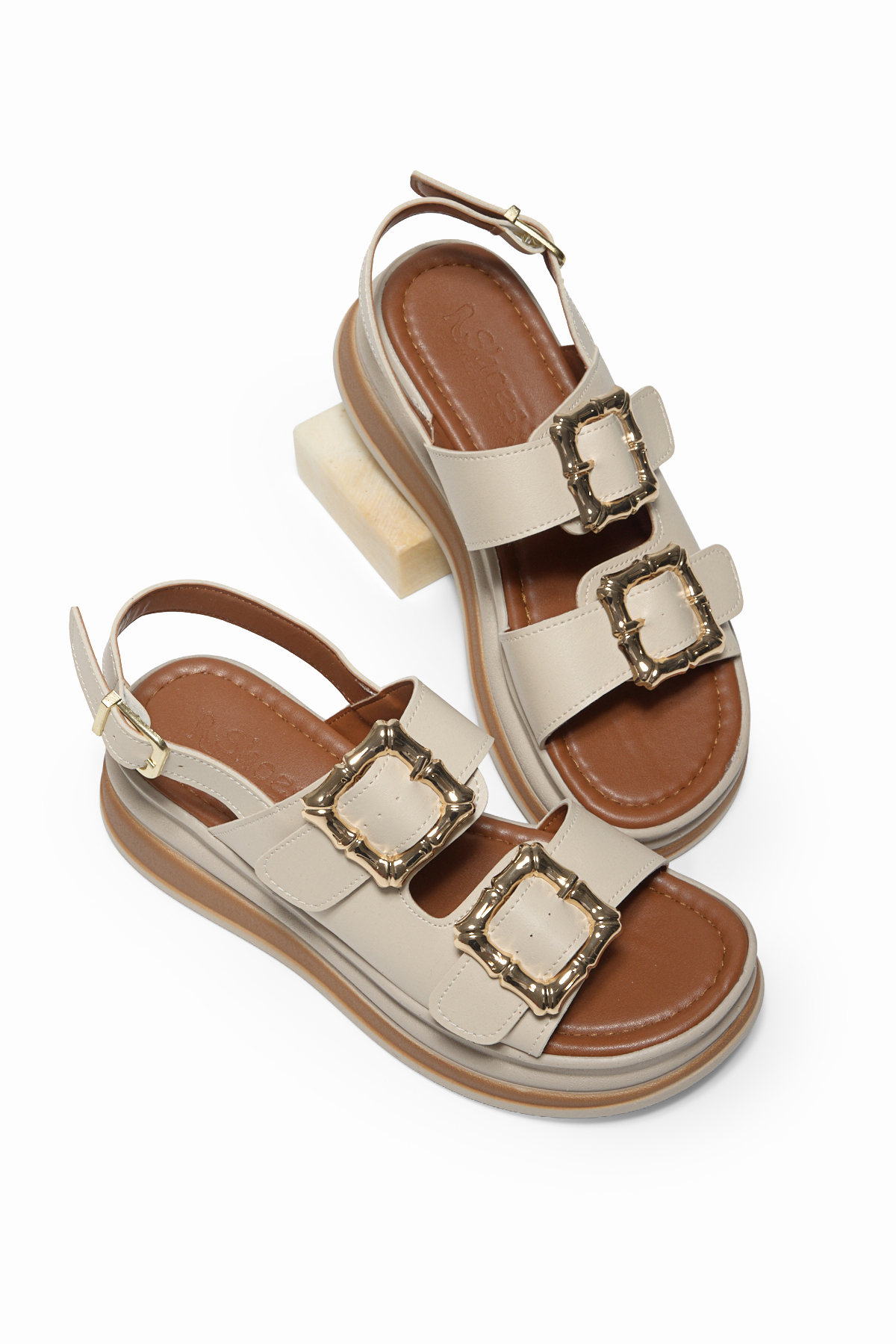 Kadın Bej Rahat Kalıp Yüksek Taban Tokalı Sandalet