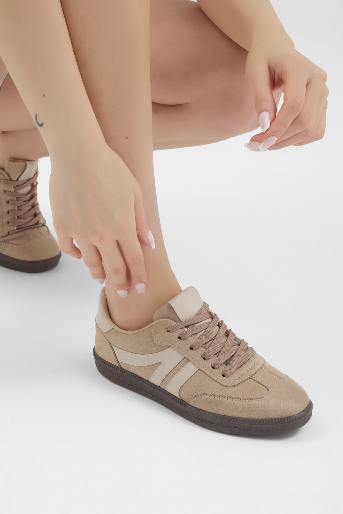 Kadın Bej Termo Taban Yanı Şeritli Bağcıklı Günlük Rahat Spor Ayakkabı