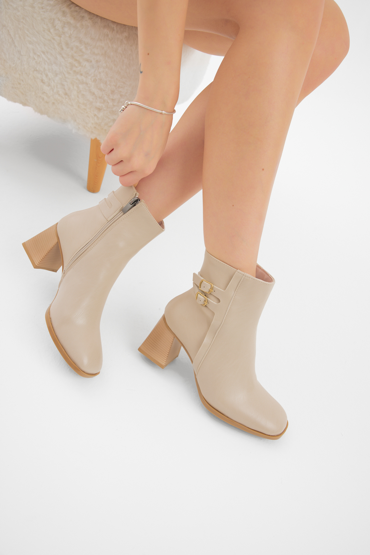 Kadın Bej TPU Taban Çift Tokalı Fermuarlı Topuklu Bot