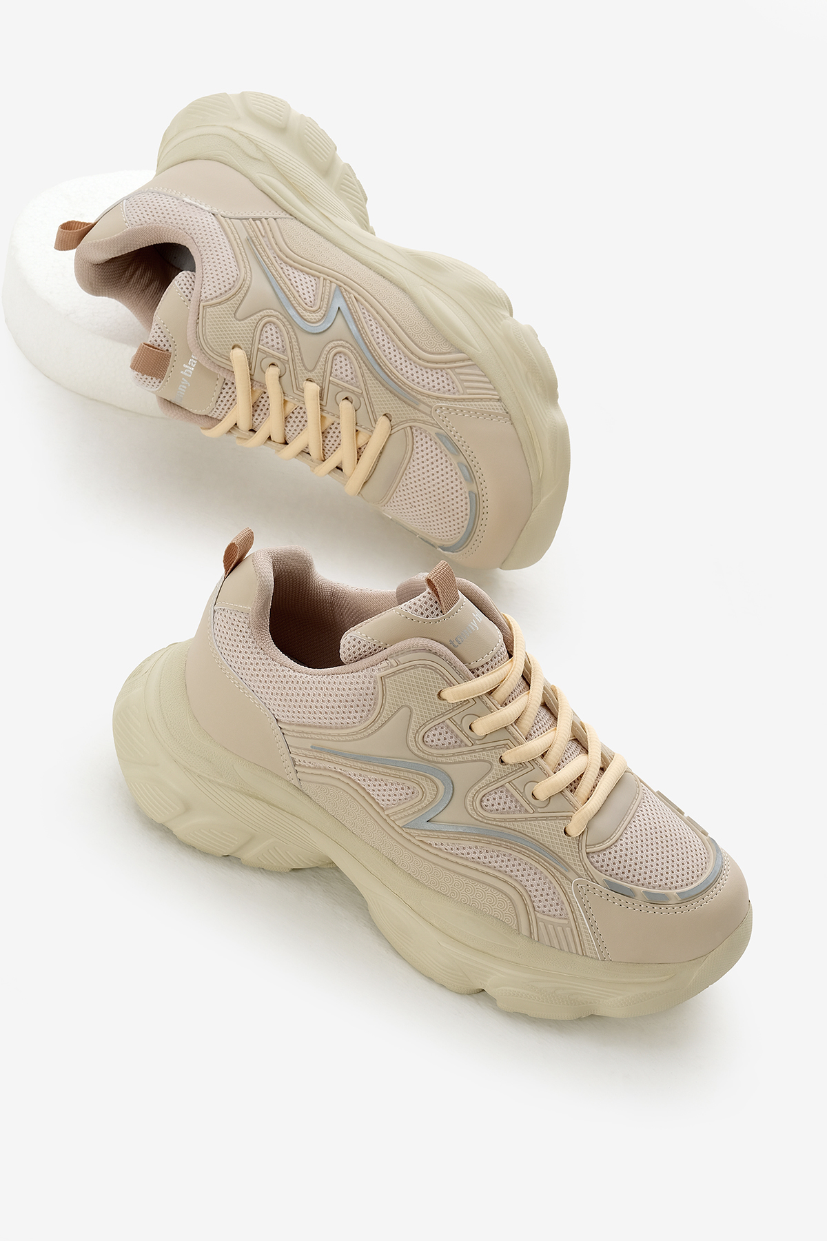 Kadın Bej Yüksek EVA Faylon Taban Nefes Alabilen Kumaş Desenli Bağcıklı Spor Ayakkabı