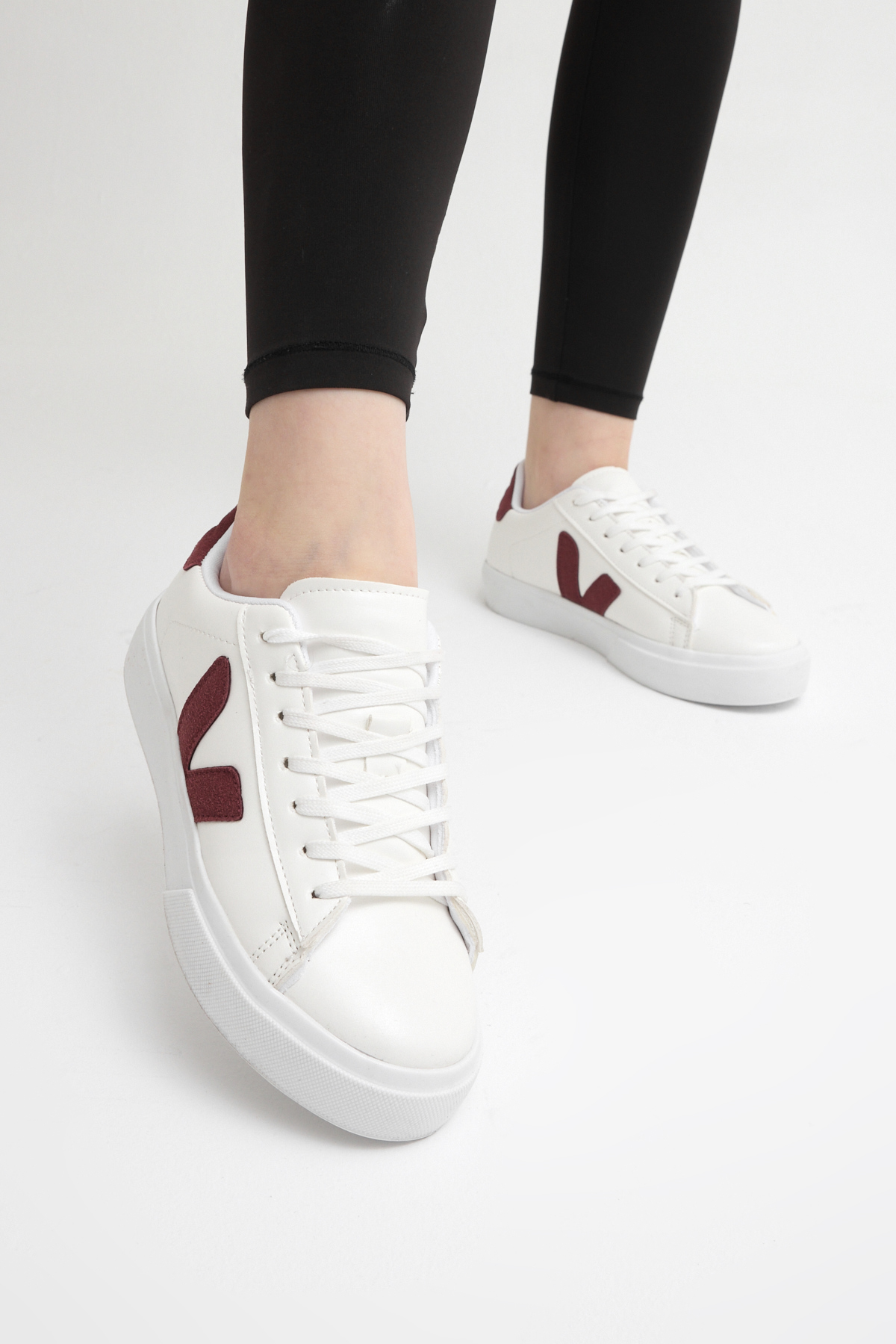 Kadın Beyaz Bordo Kauçuk Taban Rahat Bağcıklı Sneaker