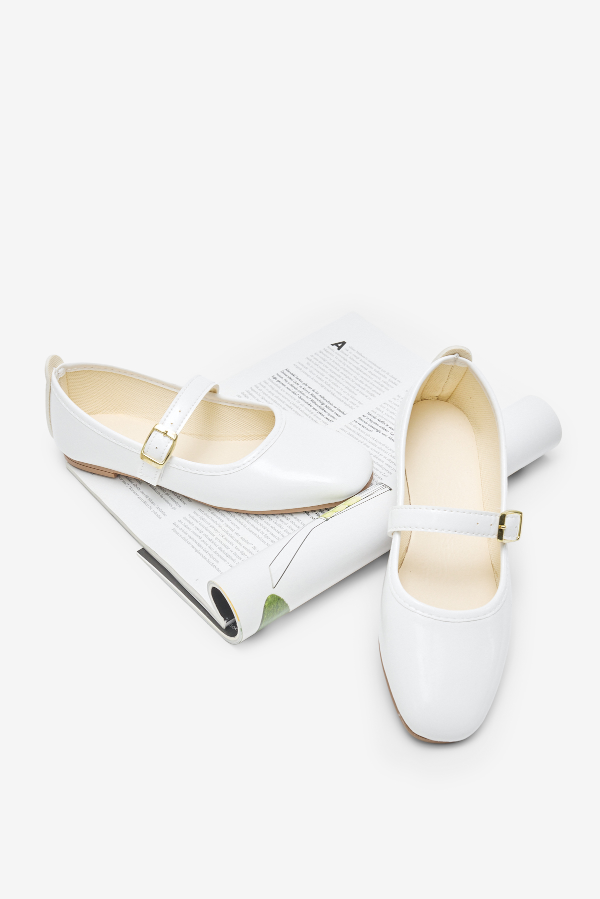 Kadın Beyaz Kadın Üstten Kemerli Tokalı Rahat Günlük Babet