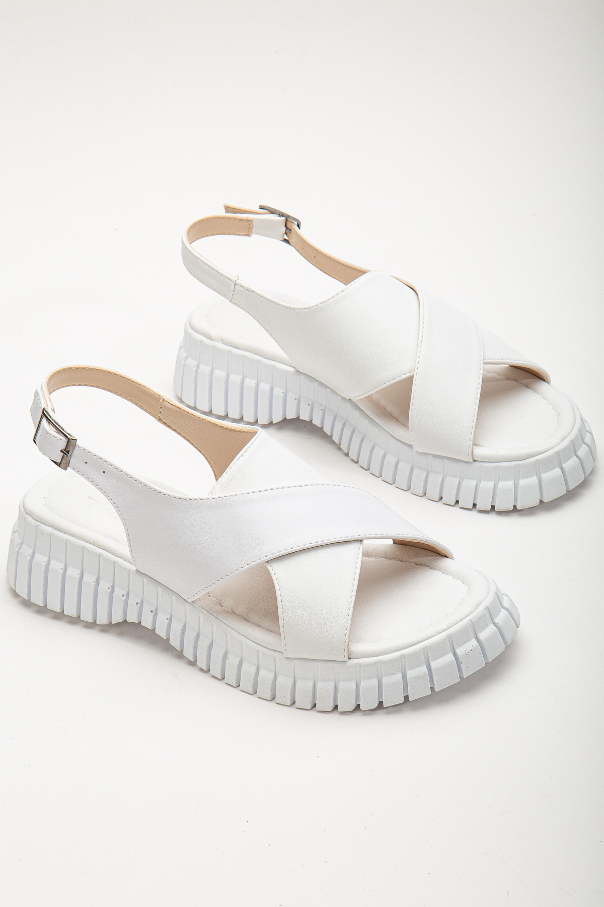 Kadın Beyaz Kalın Poli Taban Bilekten Bağlamalı Çapraz Bantlı Sandalet