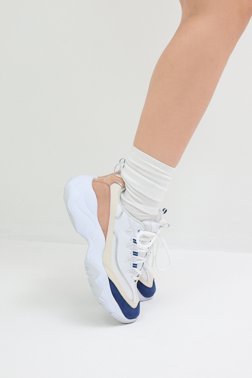 Kadın Beyaz Lacivert Rahat Kalıp Yüksek Taban Bağcıklı Spor Ayakkabı