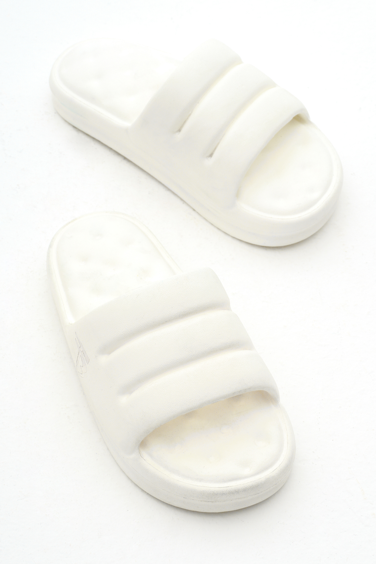 Kadın Beyaz Rahat Kalıp Dilimli Model Önü Açık Eva Terlik