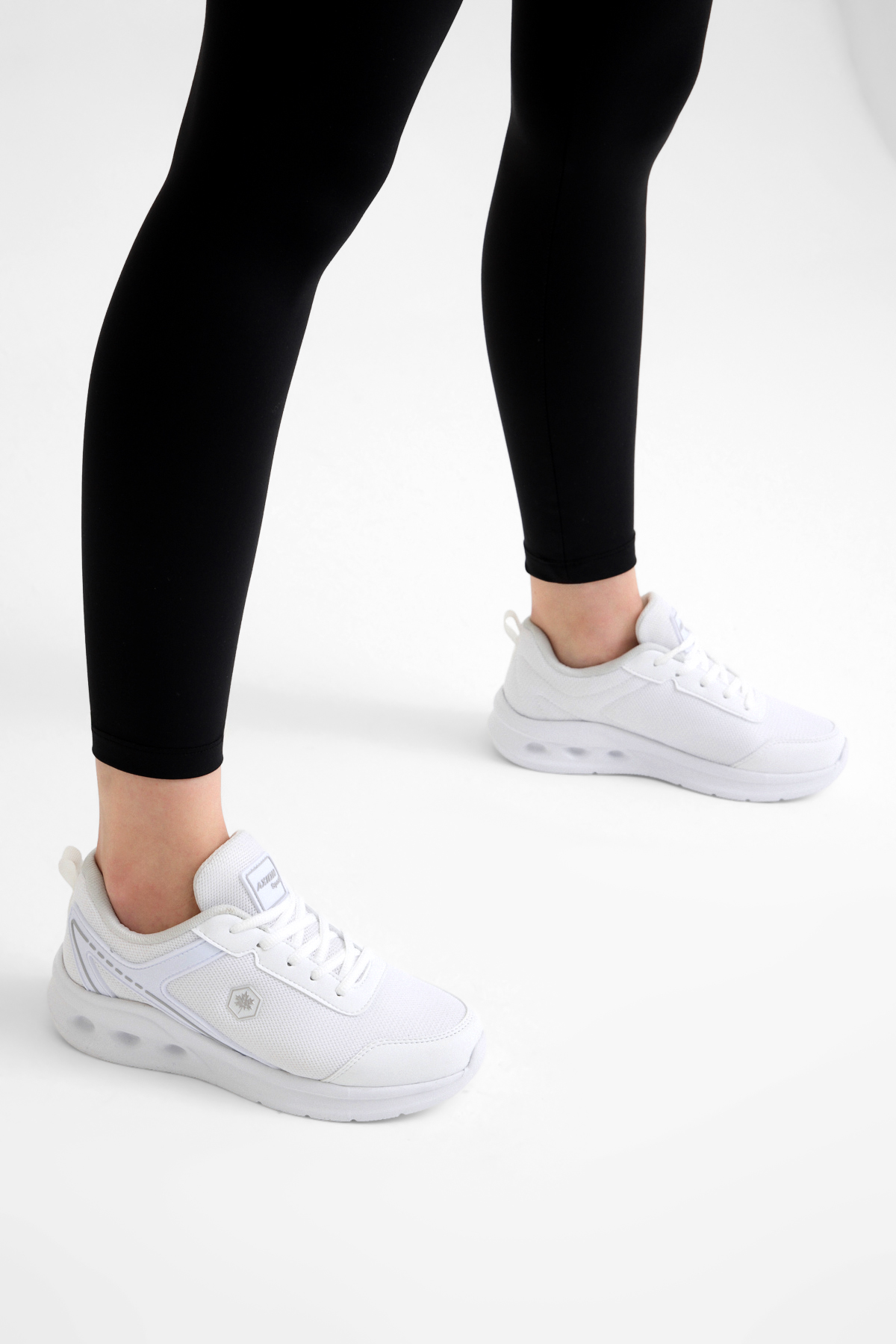 Kadın Beyaz Rahat Kalıp Hafif  Konforlu Sneaker