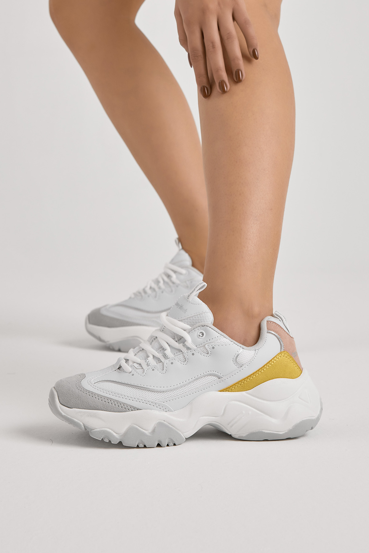 Kadın Beyaz Sarı Rahat Kalıp Yüksek Taban Bağcıklı Spor Ayakkabı