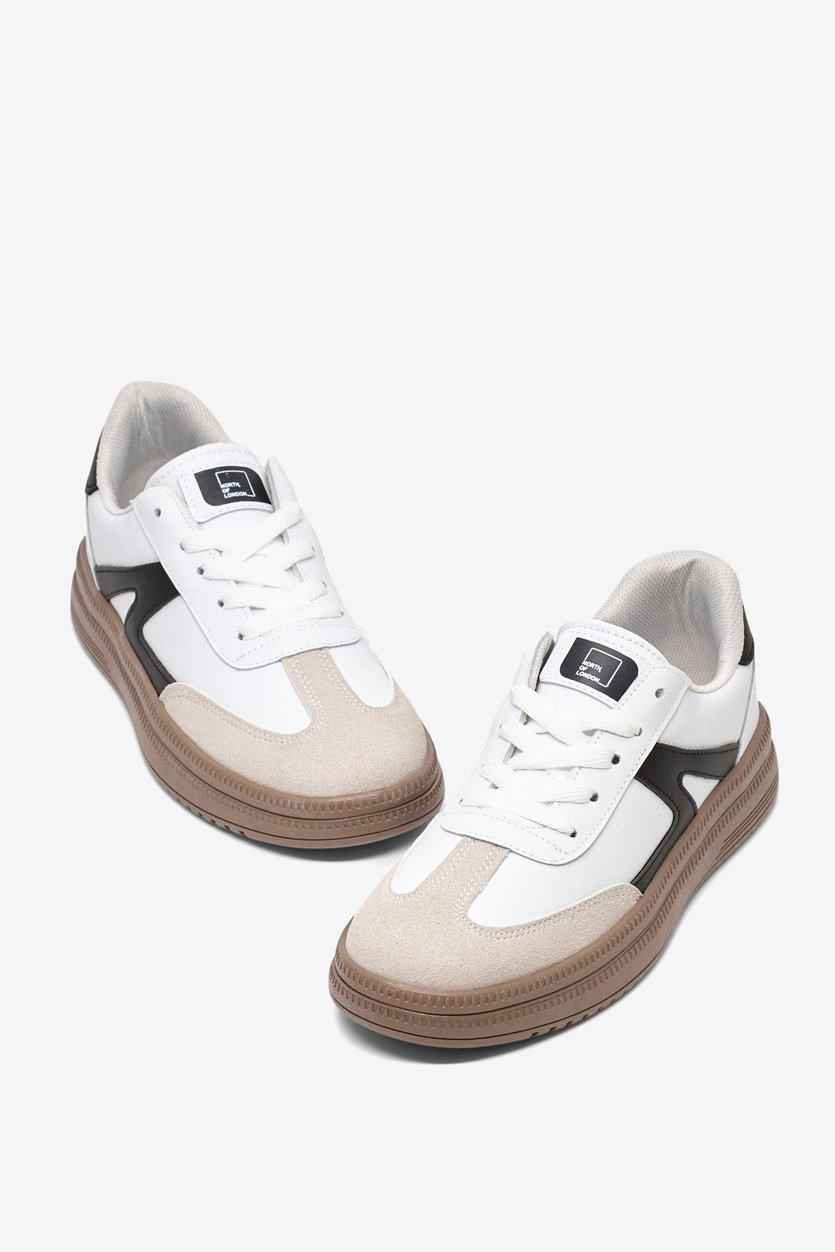 Kadın Beyaz Siyah Rahat Kalıp Kauçuk Taban Bağcıklı Sneaker