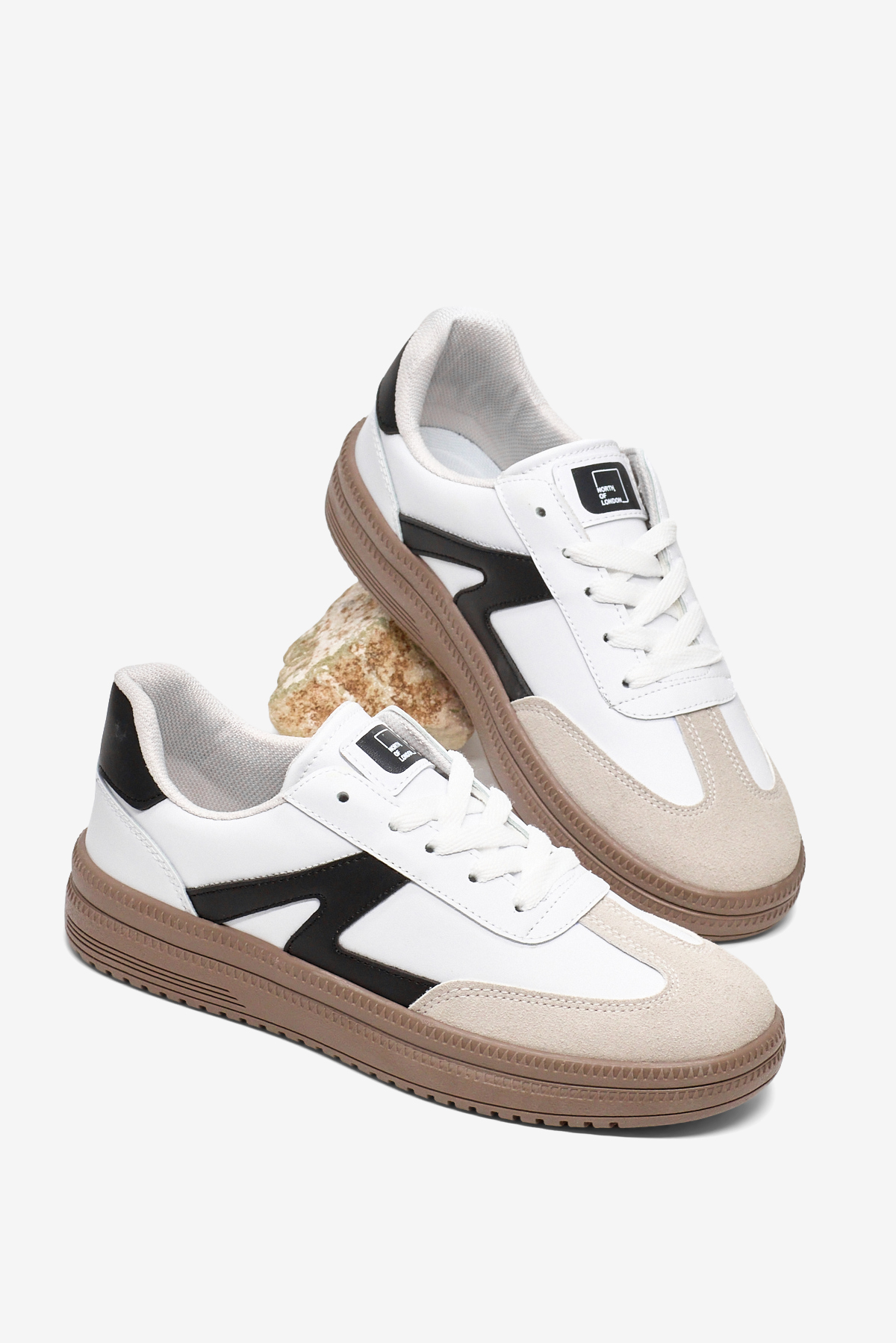 Kadın Beyaz Siyah Rahat Kalıp Kauçuk Taban Bağcıklı Sneaker