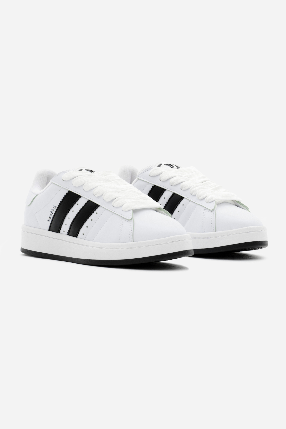 Kadın Beyaz Siyah Termo Taban Yanı Şeritli Bağcıklı Spor Ayakkabı