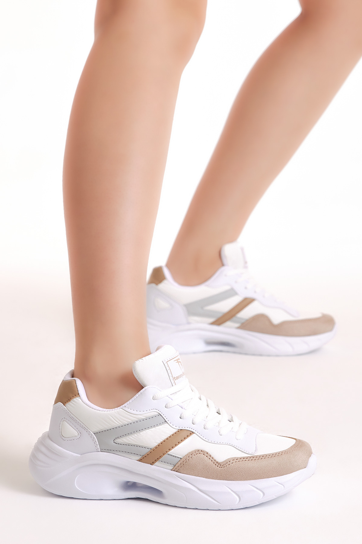 Kadın Beyaz Toprak Faylon Taban Şeritli Bağcıklı Spor Ayakkabı