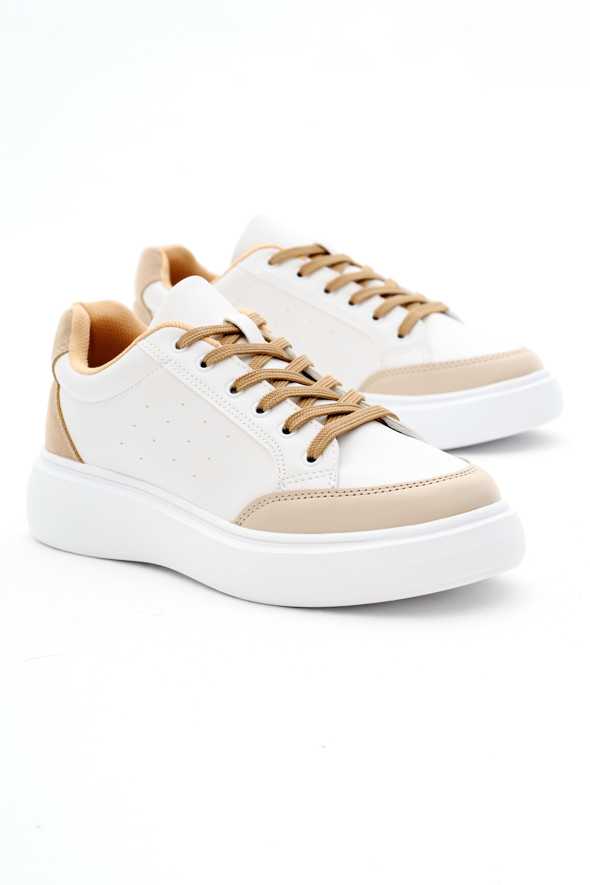 Kadın Beyaz Toprak Rahat Kalıp Yüksek Poli Taban Bağcıklı Spor Ayakkabı
