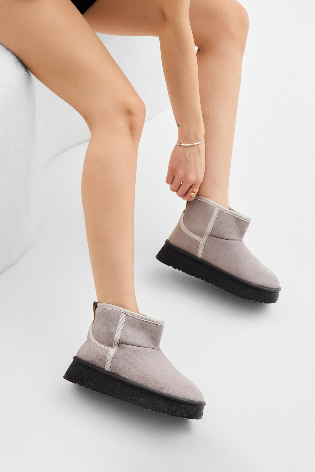 Kadın Gri Kalın Poli Taban Süet Görünümlü Günlük Bot
