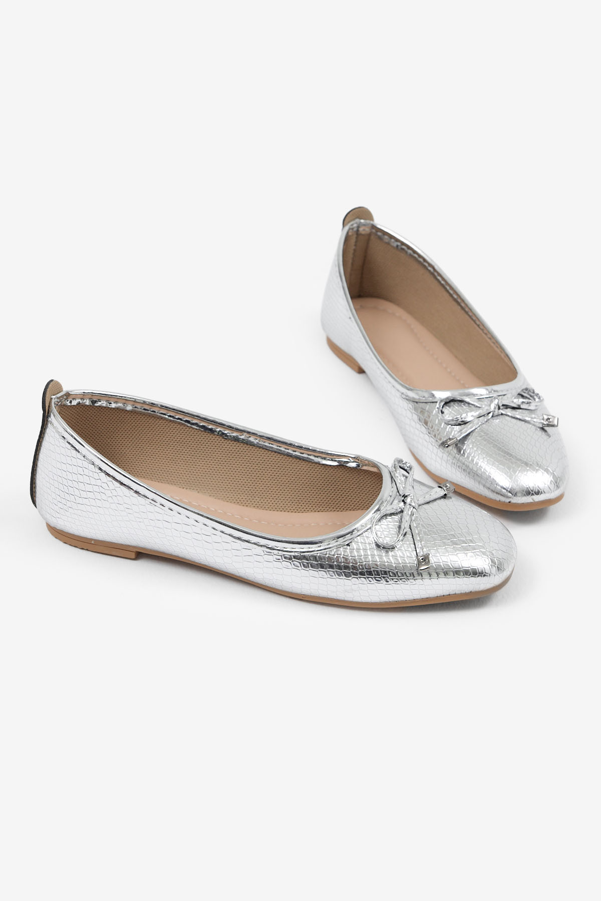 Kadın Gümüş Yılan Derisi Görünümlü Fiyonk Detaylı Günlük Babet