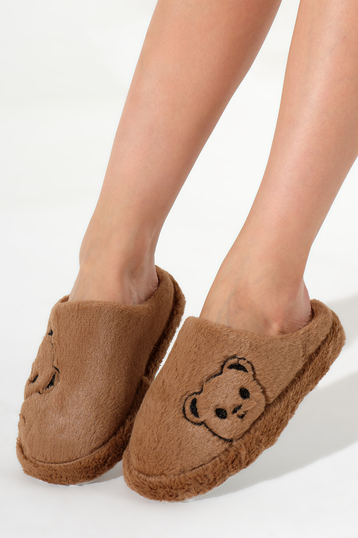 Kadın Kahve Ayıcık Desenli Önü Kapalı Peluş Ev Terliği