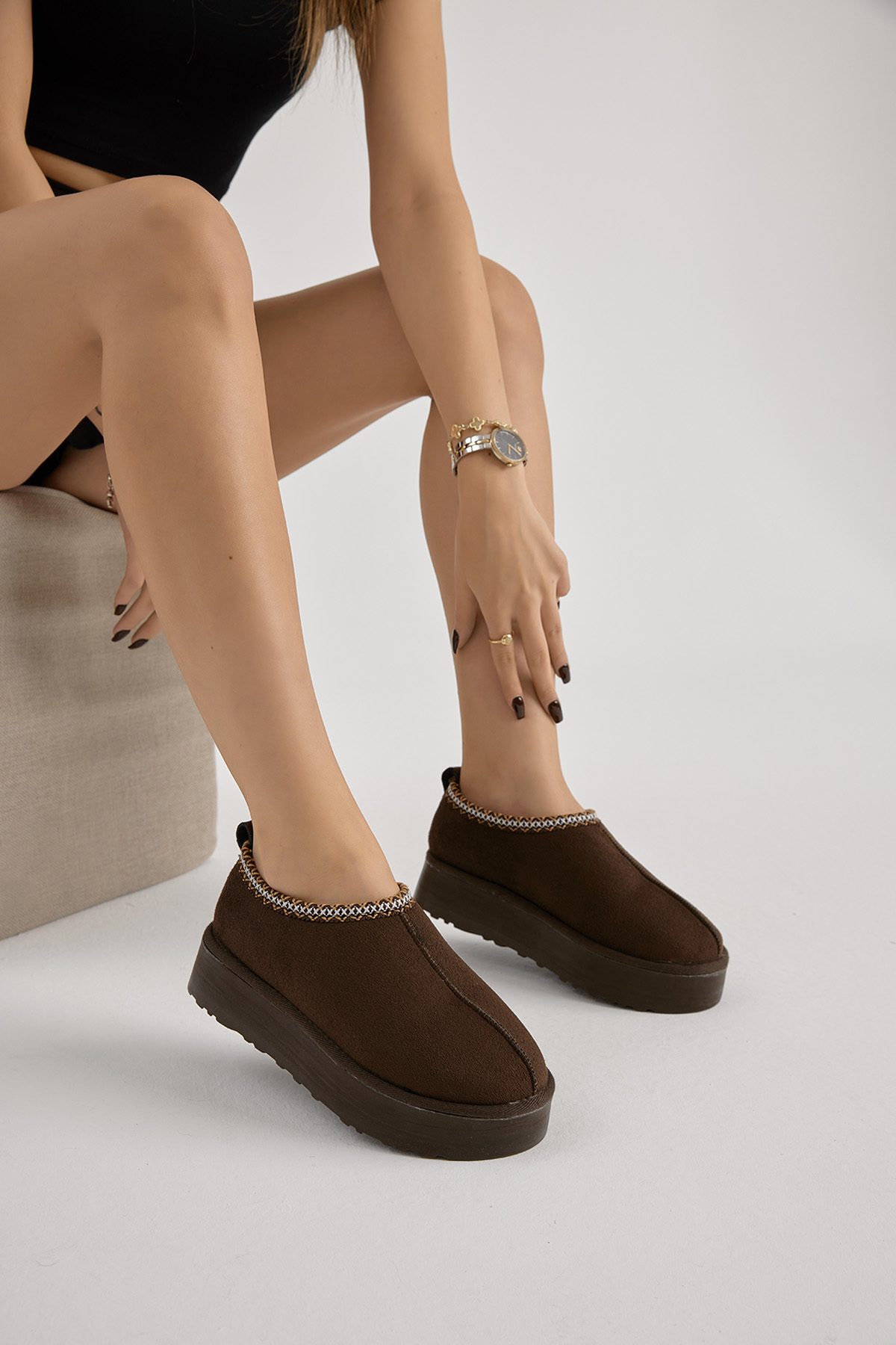 Kadın Kahve Kalın Poli Taban Bileği Dikiş Detaylı Süet Görünümlü Yarım Bot