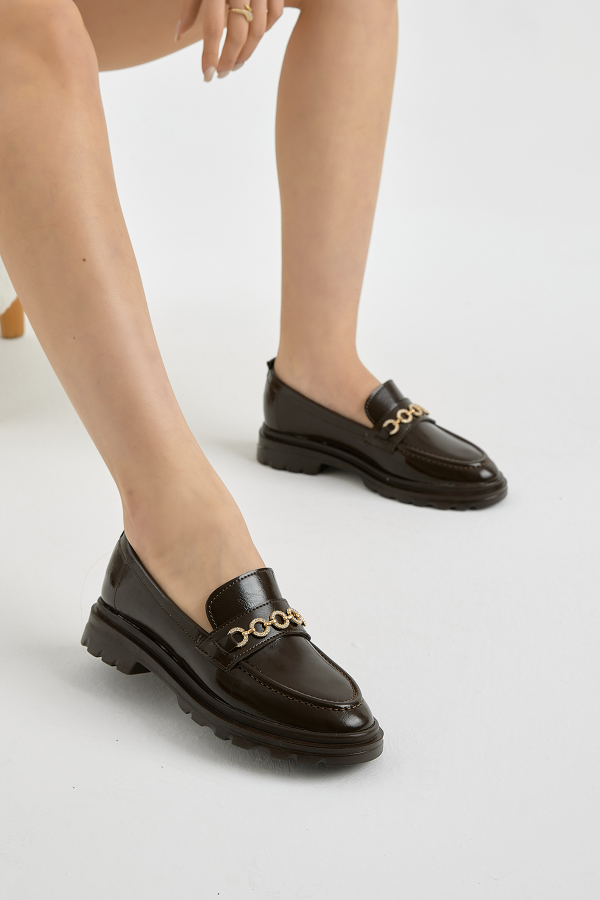 Kadın Kahve Kalın Poli Taban Zincir Aksesuarlı Günlük Loafer