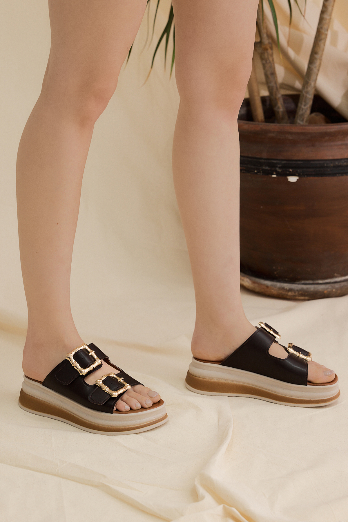 Kadın Kahve Rahat Kalıp Yüksek Taban Tokalı Terlik