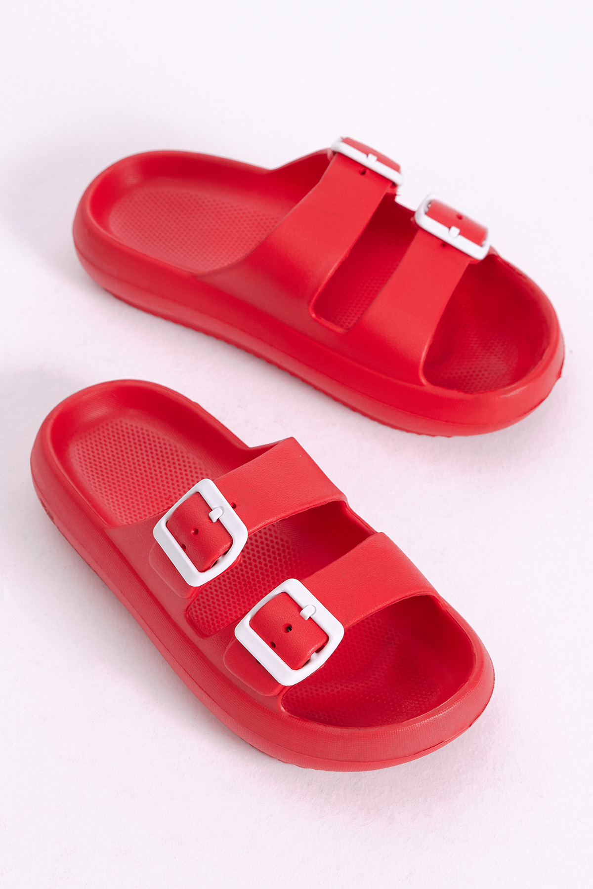 Kadın Kırmızı Rahat Kalıp Tokalı Yüksek Taban Eva Terlik