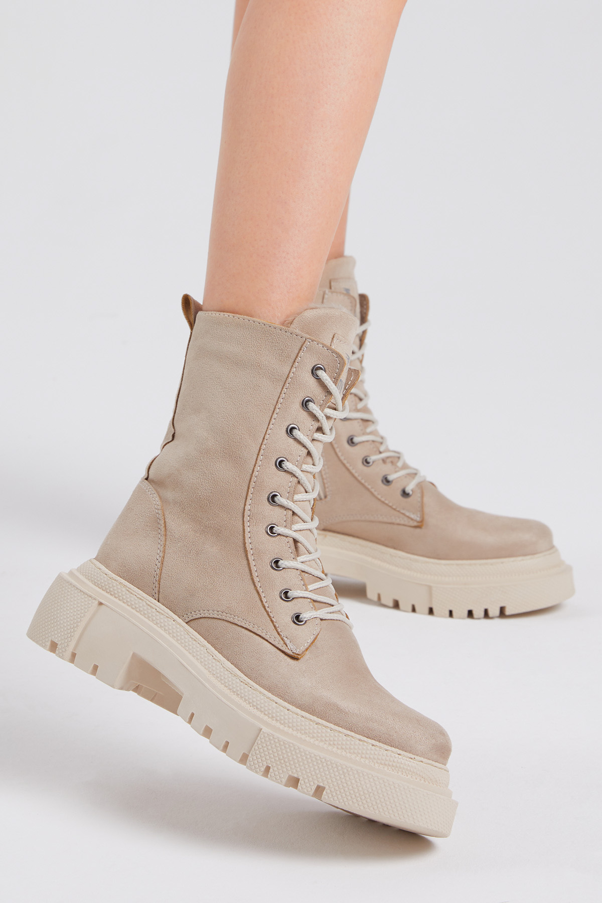 Kadın Krem Süet Rahat Kalıp Kalın Taban Bağcıklı ve Fermuarlı Bot