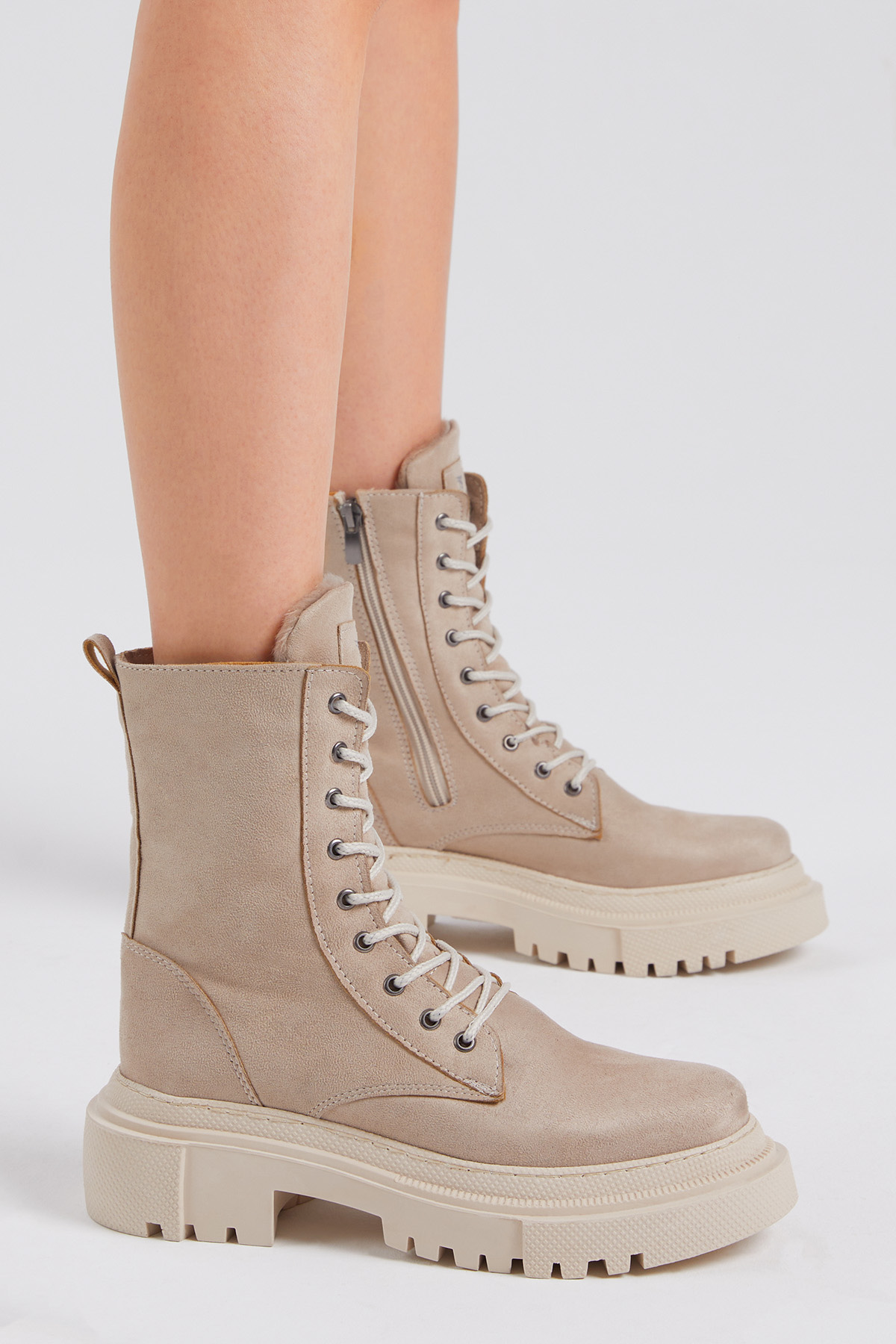 Kadın Krem Süet Rahat Kalıp Kalın Taban Bağcıklı ve Fermuarlı Bot