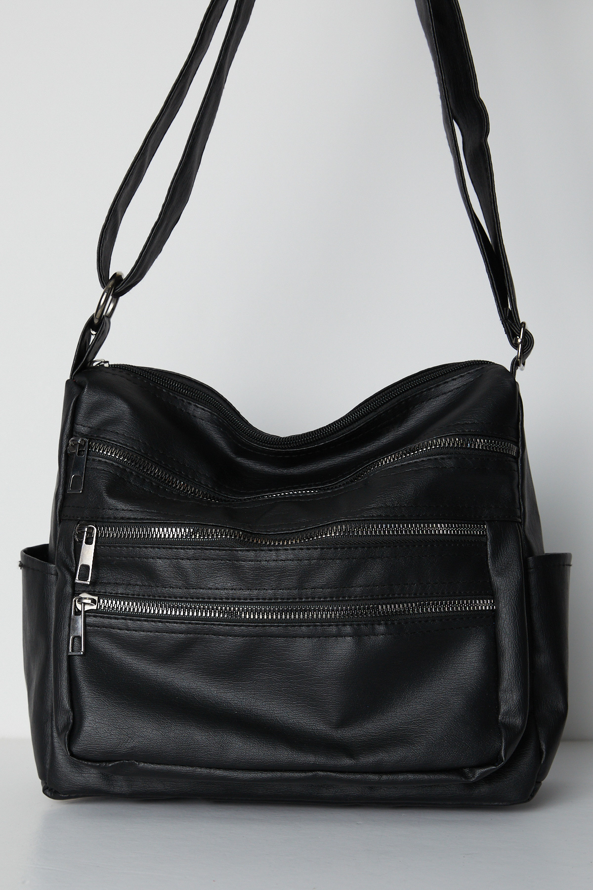 Kadın Siyah 5 Gözlü Yıkamalı Çarpraz Çanta Tbc65