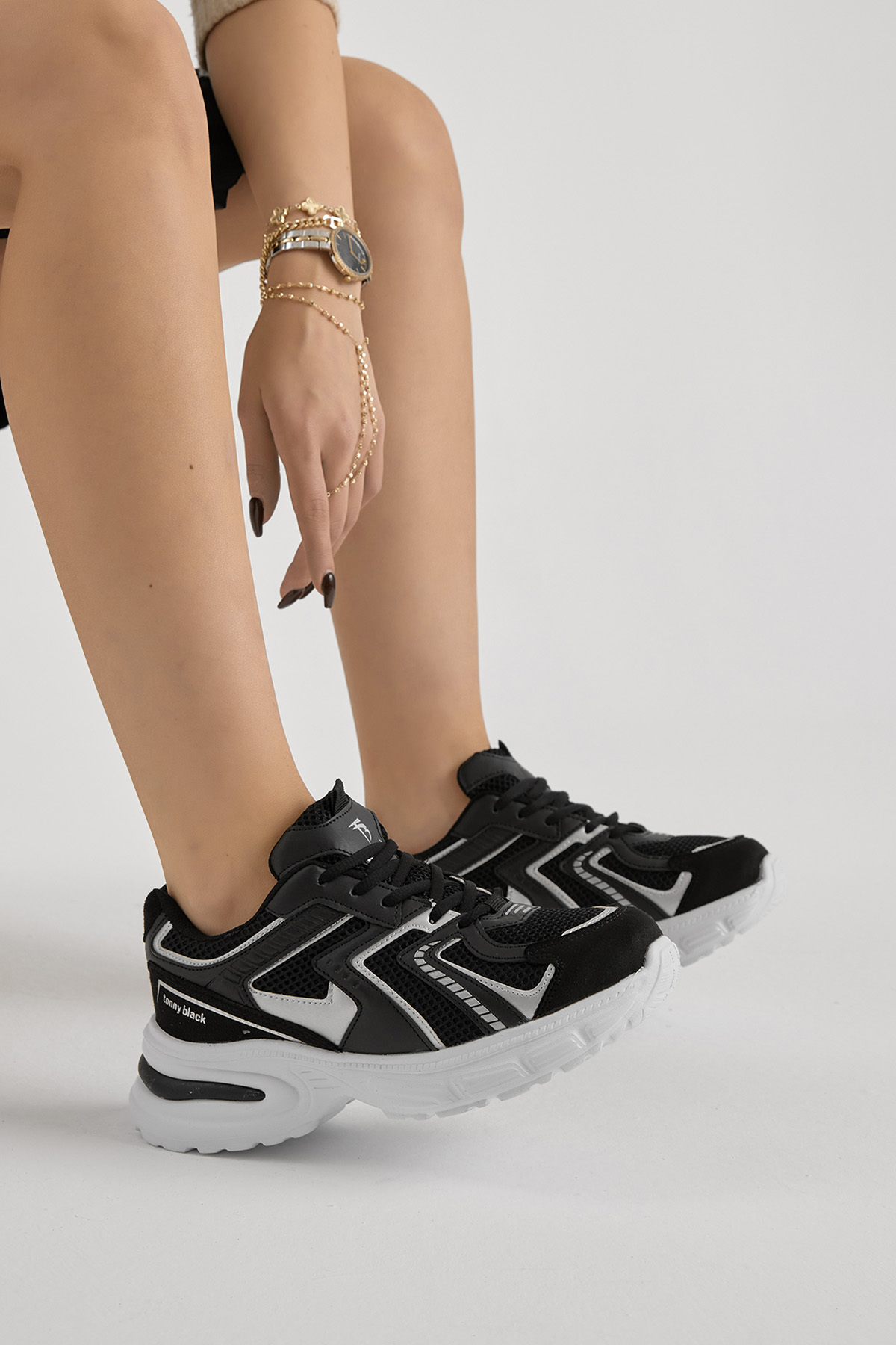 Kadın Siyah Beyaz Kalın Hafif Faylon Taban File Detaylı Bağcıklı Spor Ayakkabı