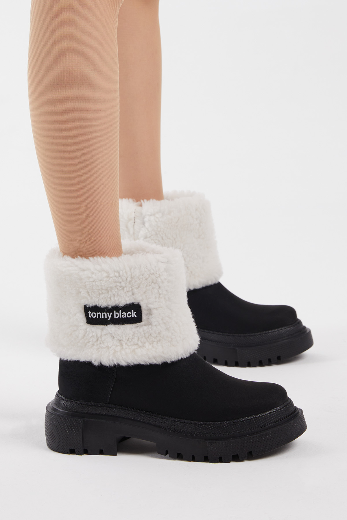 Kadın Siyah Beyaz Rahat Kalıp Kalın Taban Kürklü Bot