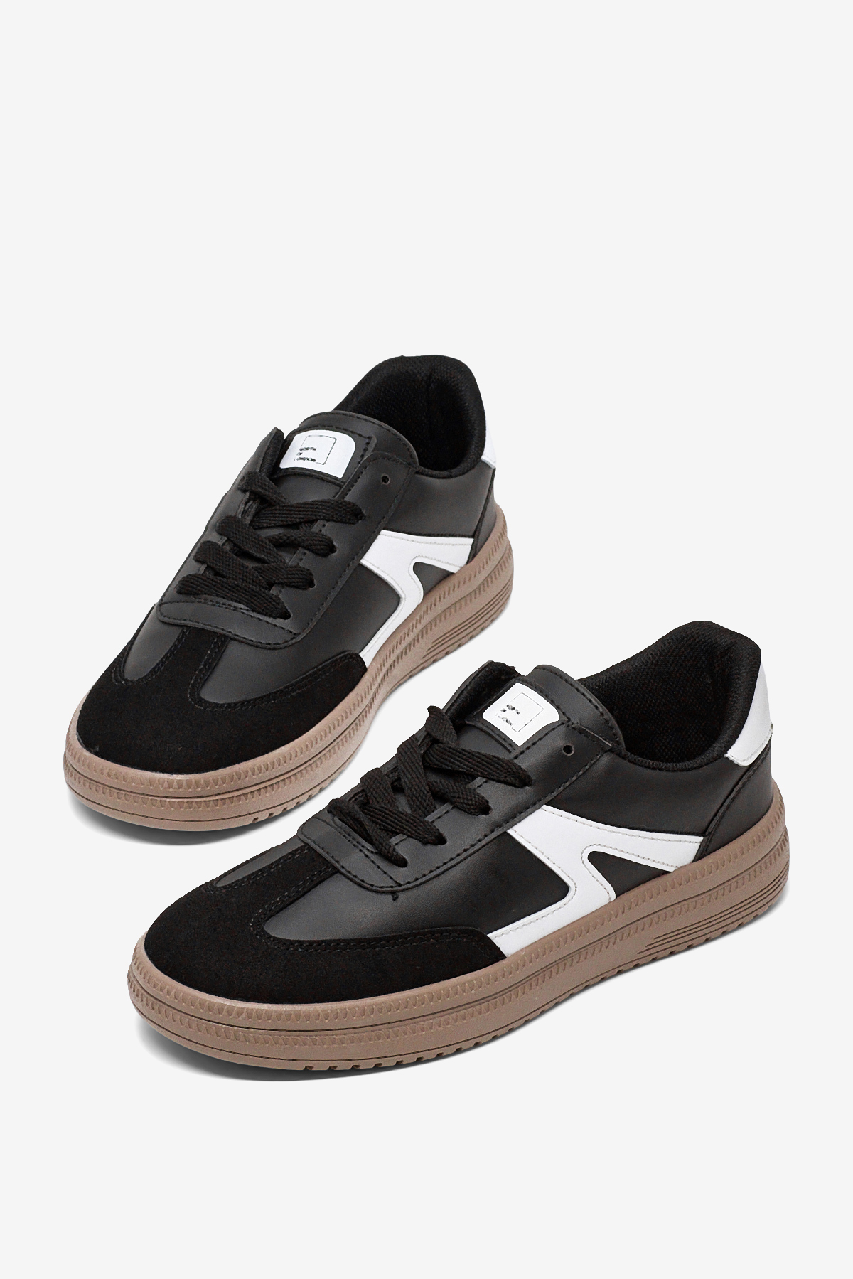 Kadın Siyah Beyaz Rahat Kalıp Kauçuk Taban Bağcıklı Sneaker