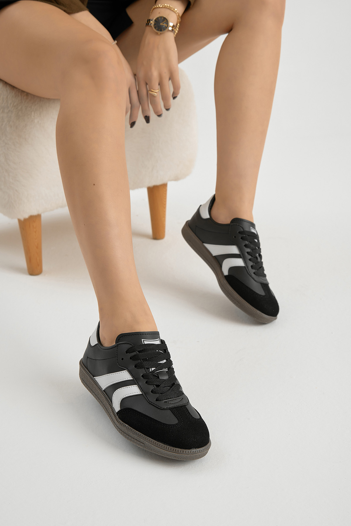 Kadın Siyah Beyaz Termo Taban Yanı Şeritli Bağcıklı Spor Ayakkabı