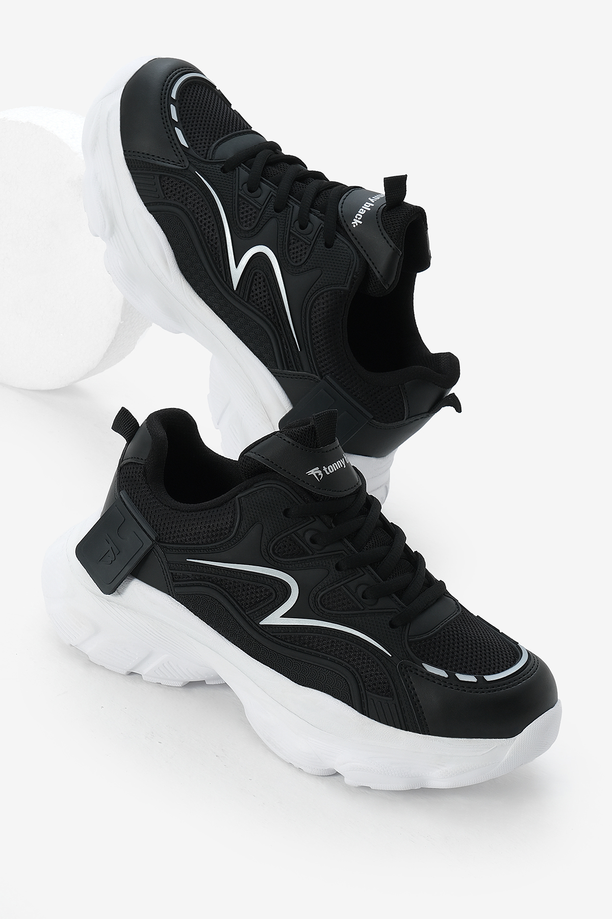 Kadın Siyah Beyaz Yüksek EVA Faylon Taban Nefes Alabilen Kumaş Desenli Bağcıklı Spor Ayakkabı